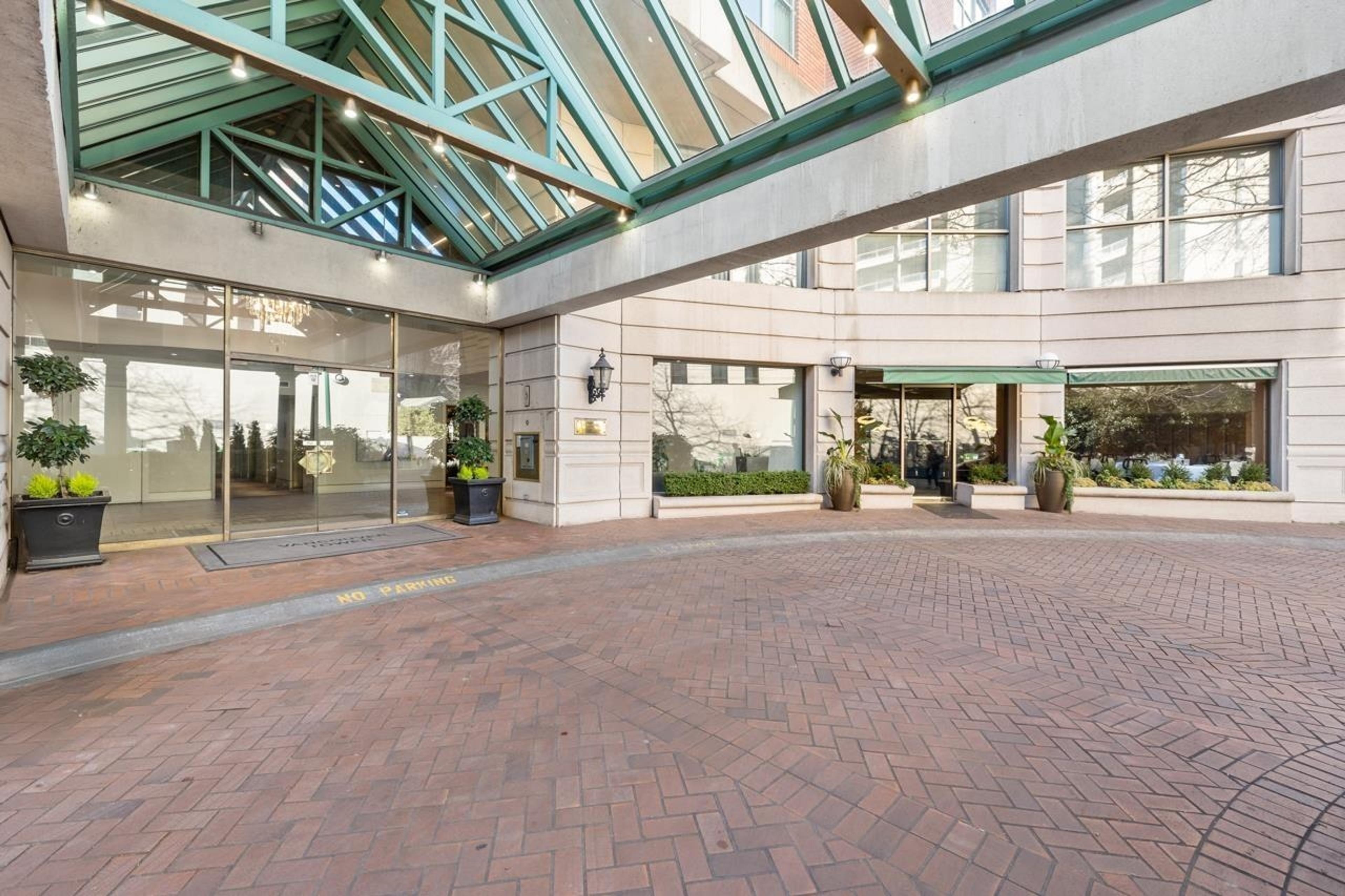 909 Burrard Street, Vancouver - Exteriors - Photo 4