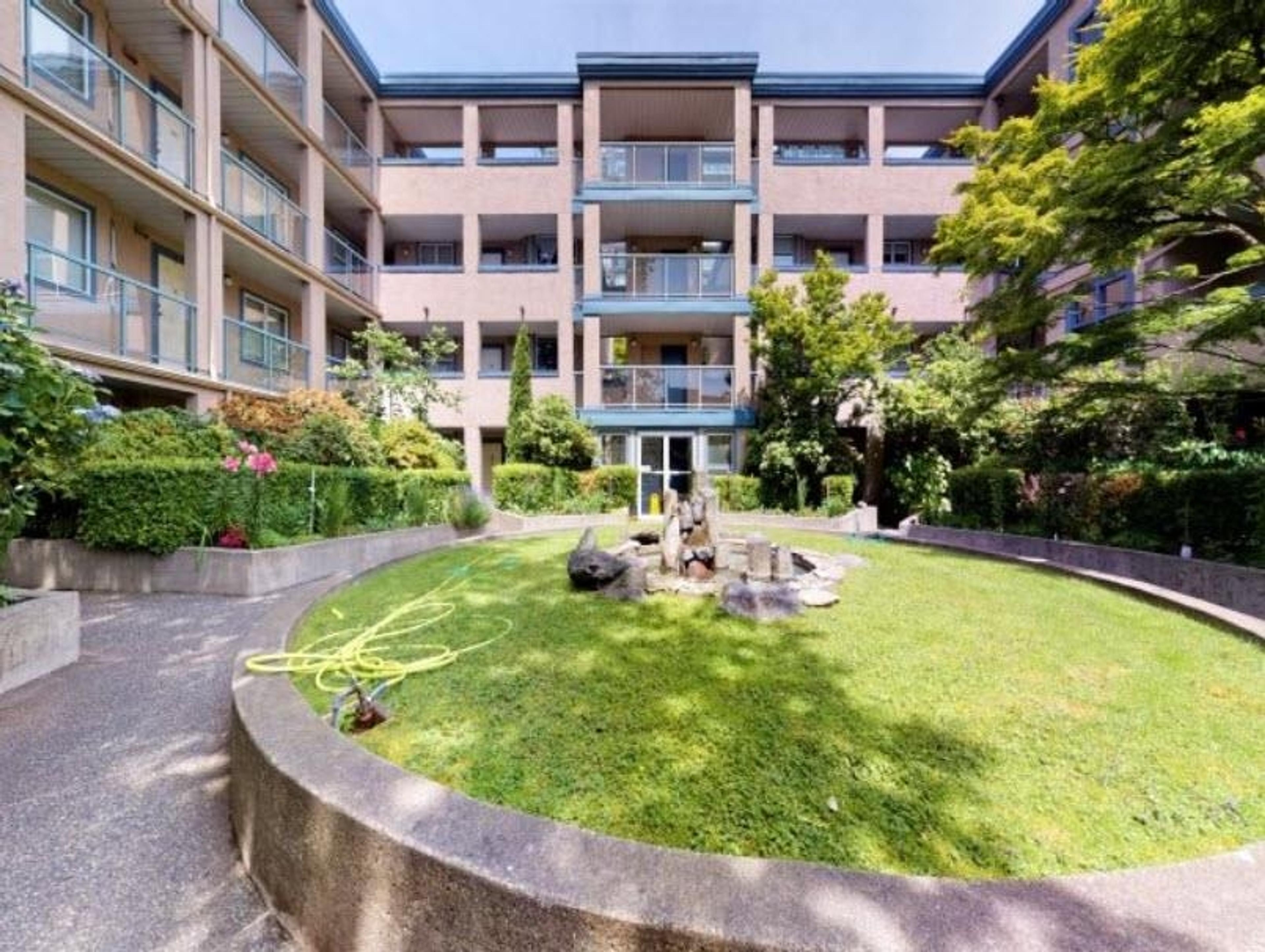 1518 W 70th Avenue, Vancouver - Outdoor Amenities - Garden / Yard/ Backyard/ Porch/ Deck - Photo 1