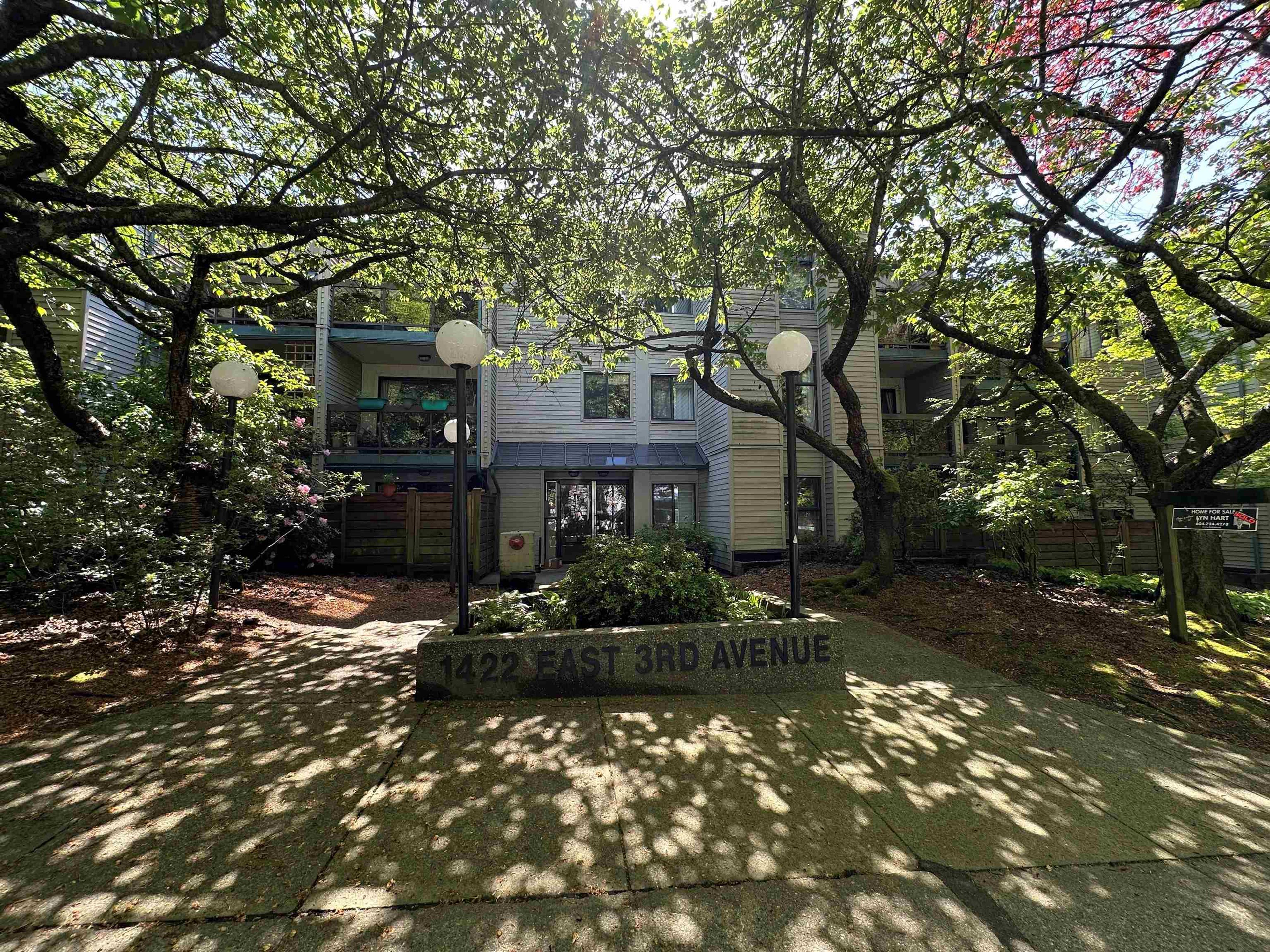 1422 E 3rd Avenue, Vancouver - Exteriors - Photo 1