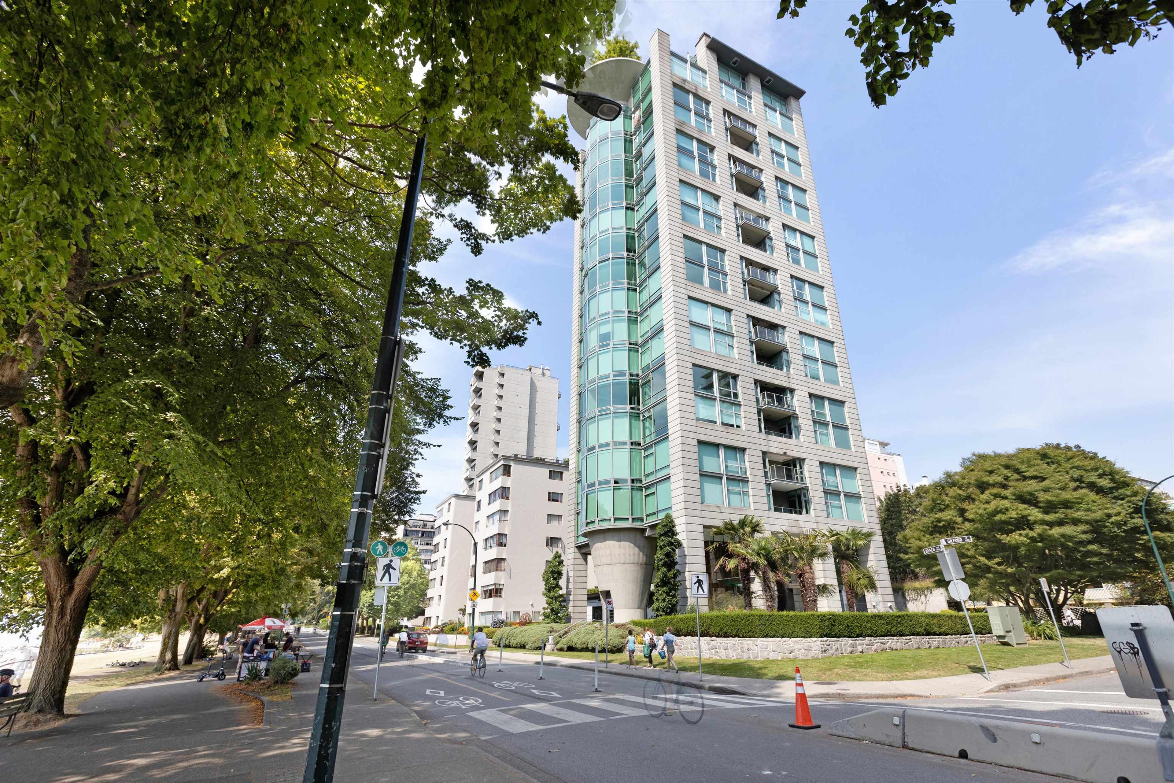 1919 Beach Avenue, Vancouver - Exteriors - Photo 5