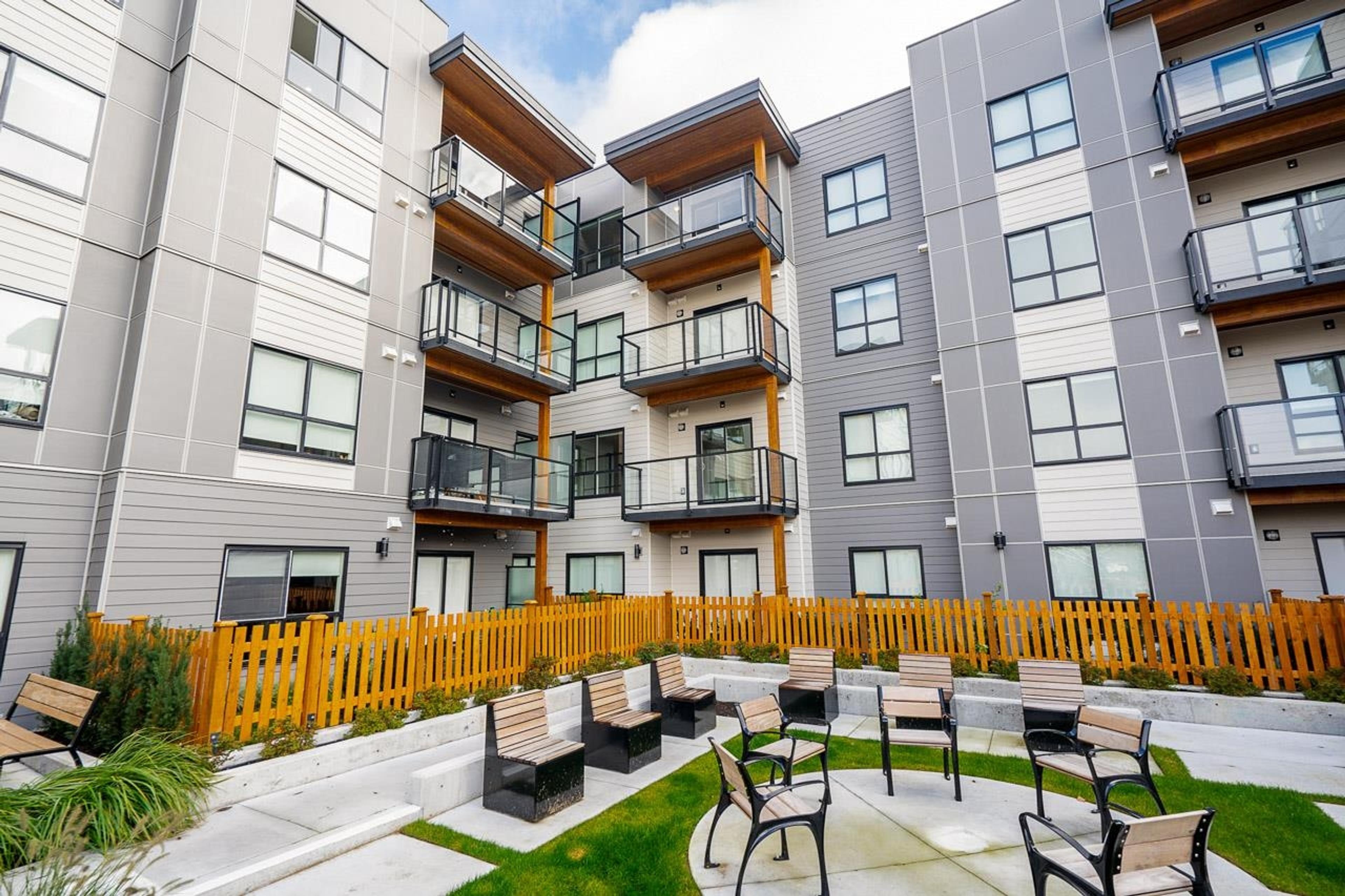 20282 72b Avenue, Langley - Exteriors - Photo 2