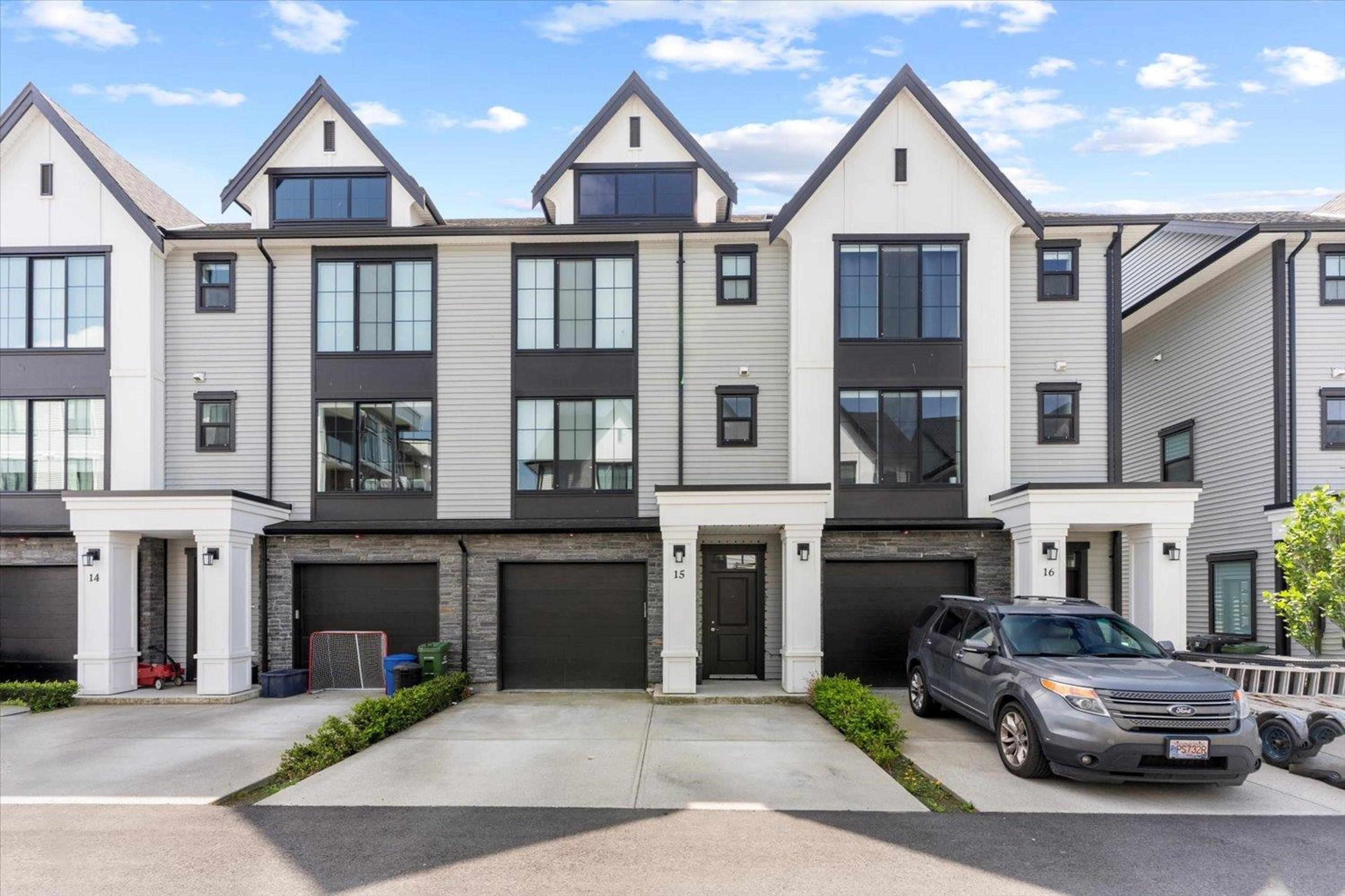 5480 Pebble Lane, Chilliwack - Exteriors - Full Complex View - Photo 2