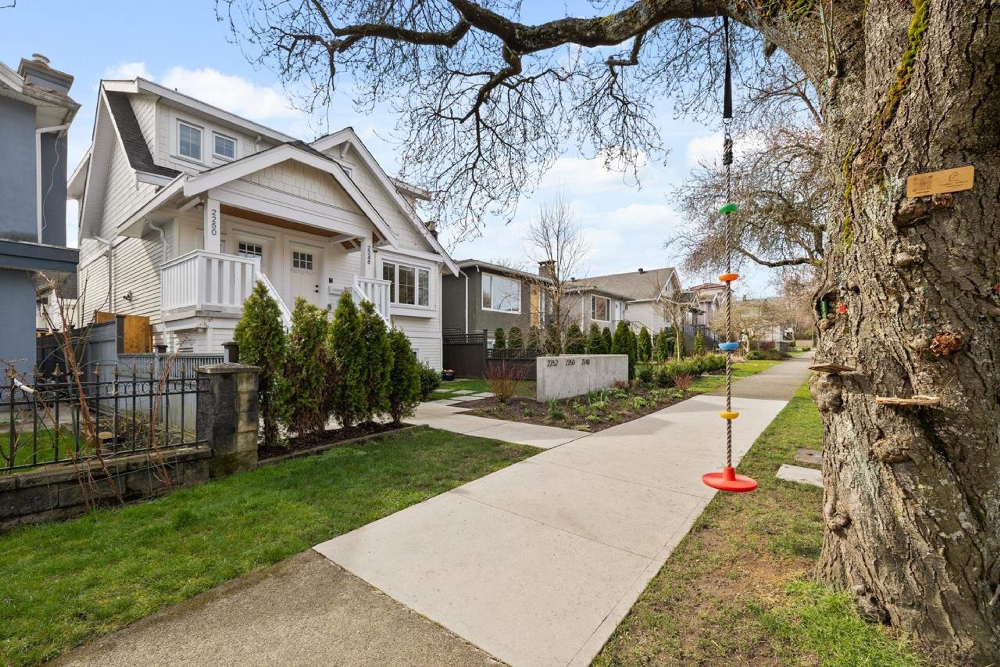 2252 Grant Street, Vancouver - Exteriors - Photo 2