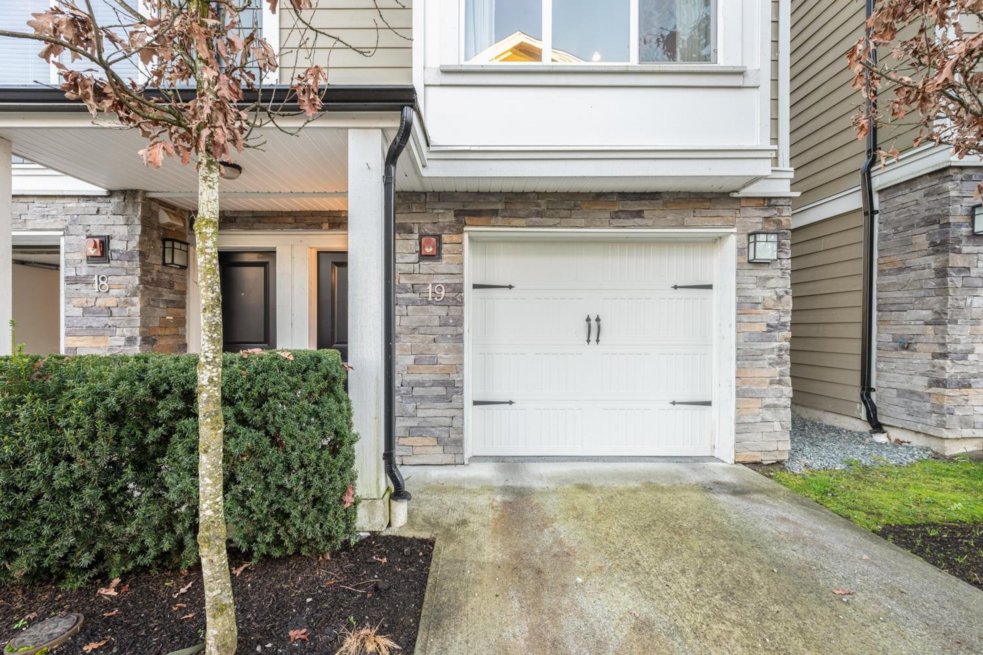 21150 76a Avenue, Langley - Exteriors - Photo 2