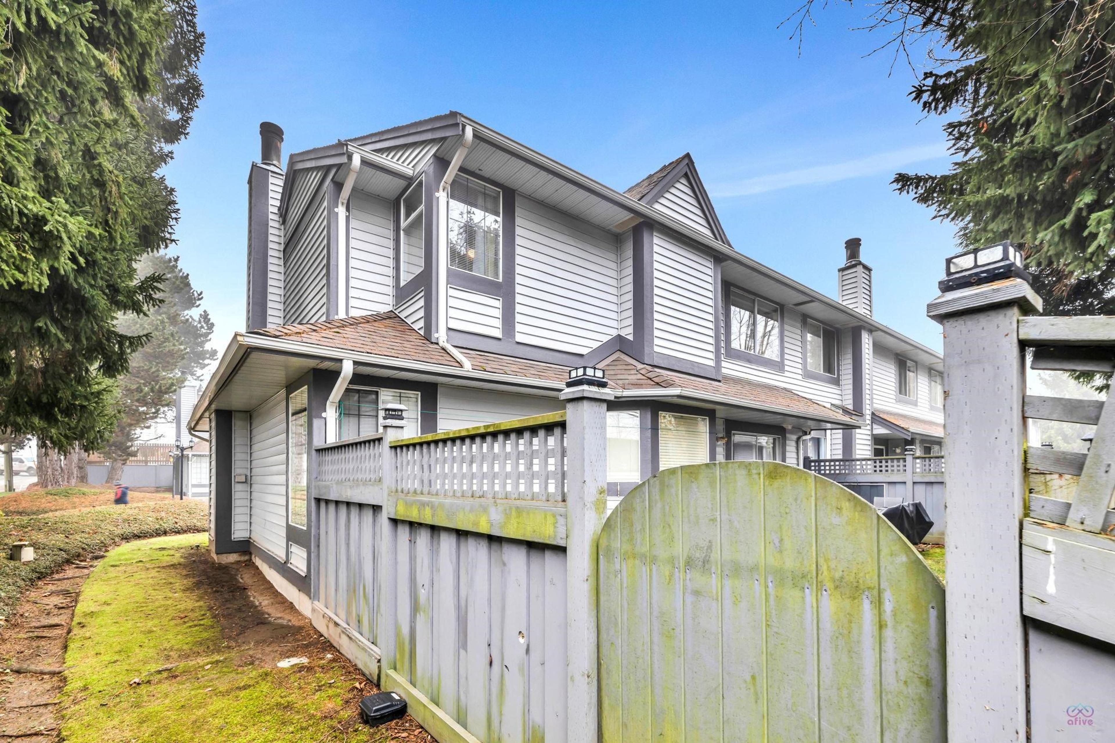 11958 90 Avenue, Delta - Exteriors - Photo 3