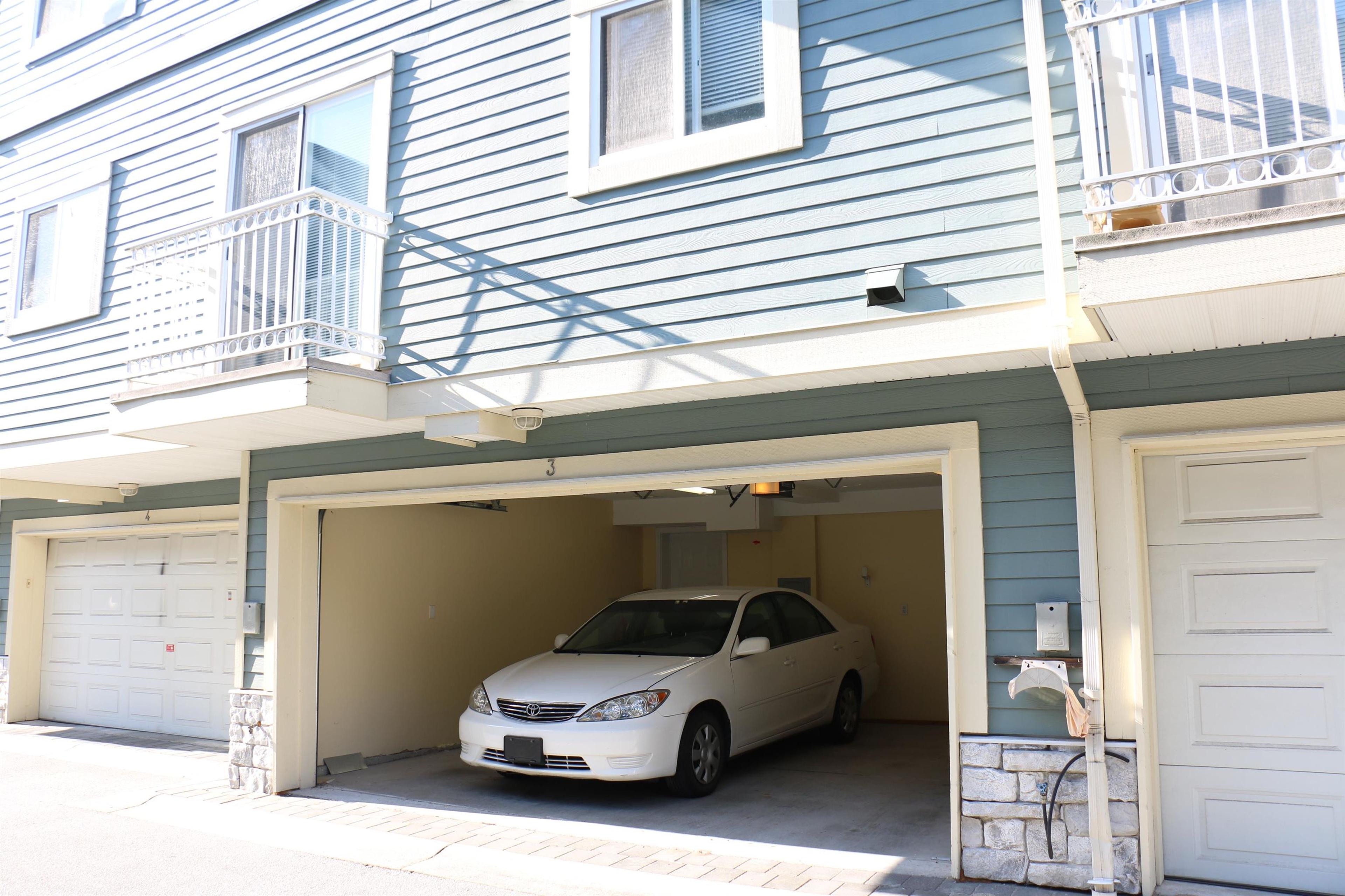 7833 St. Albans Road, Richmond - Exteriors - Photo 3