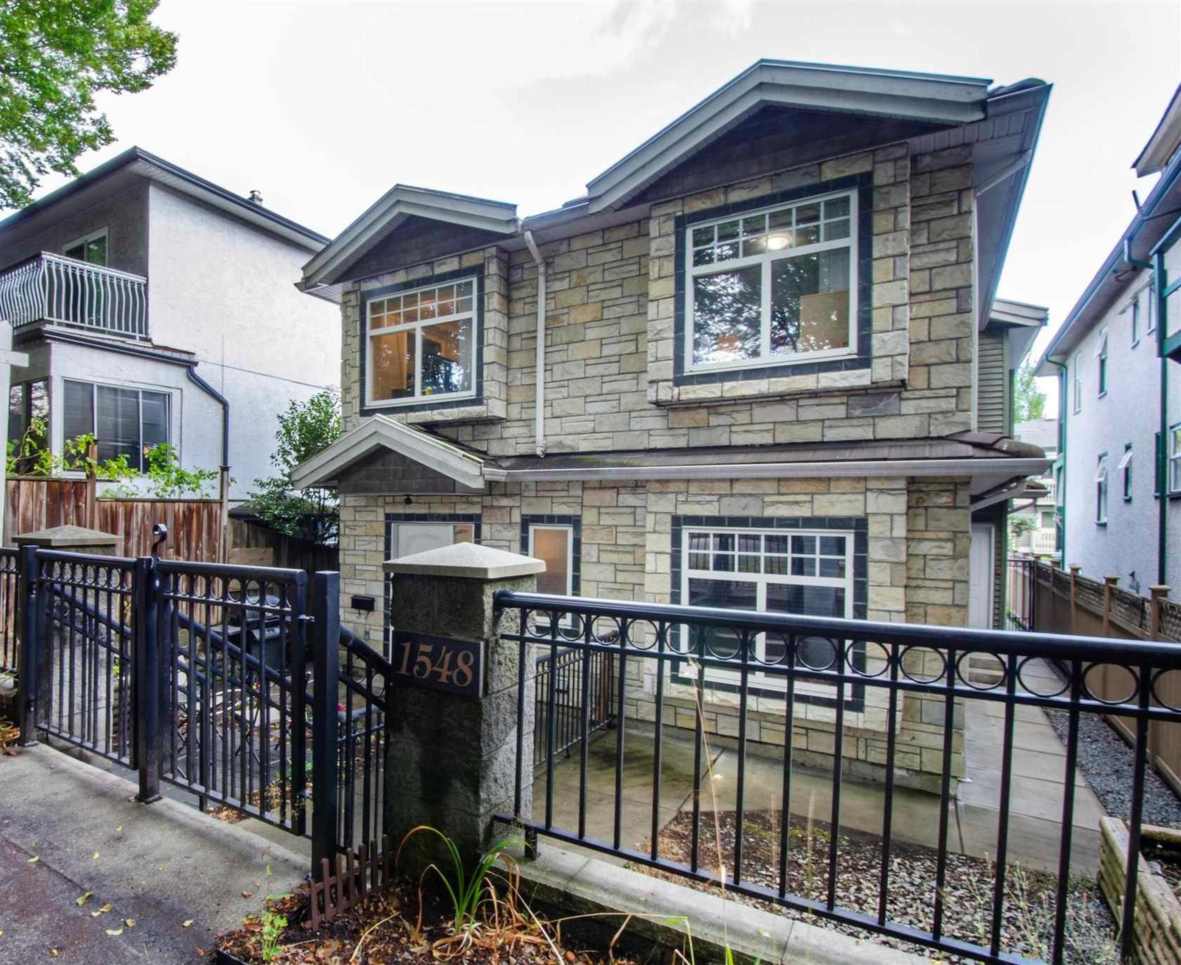 1550 E 1st Avenue, Vancouver - Exteriors - Photo 1