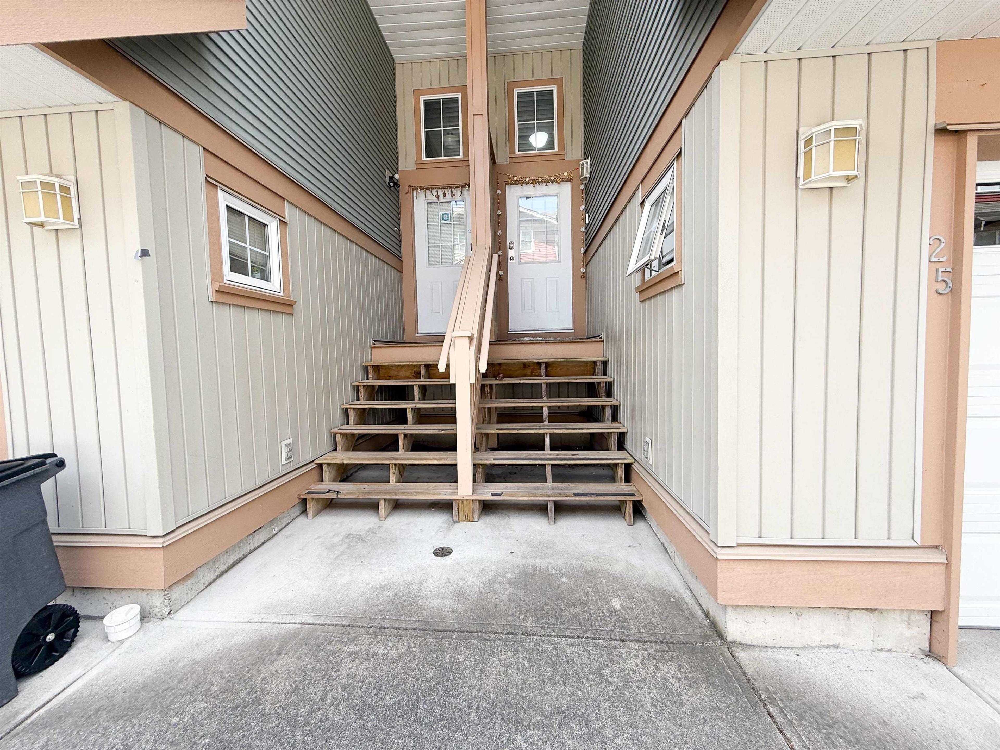 7518 138 Street, Surrey - Exteriors - Photo 1