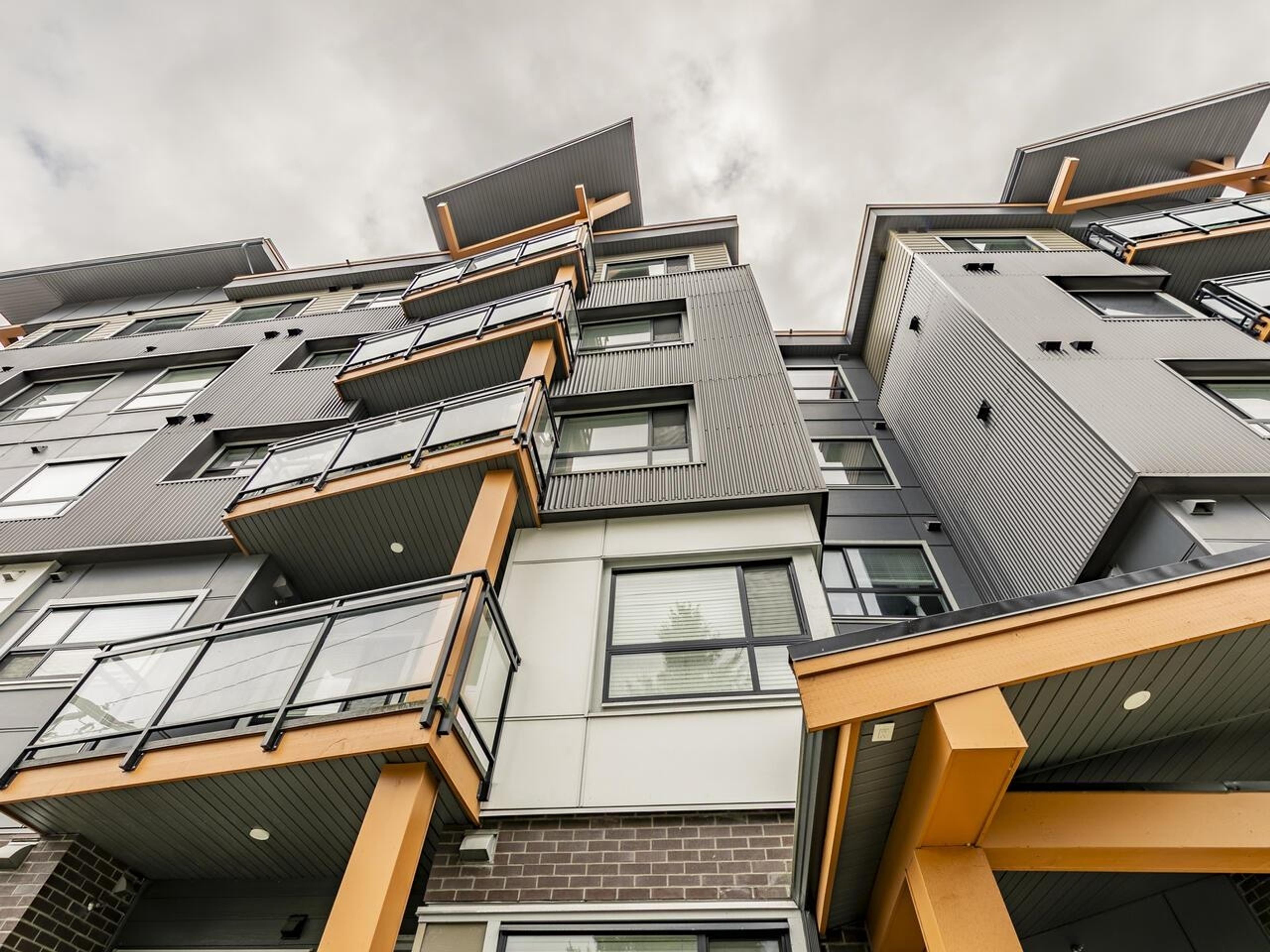 33568 George Ferguson Way, Abbotsford - Exteriors - Photo 2