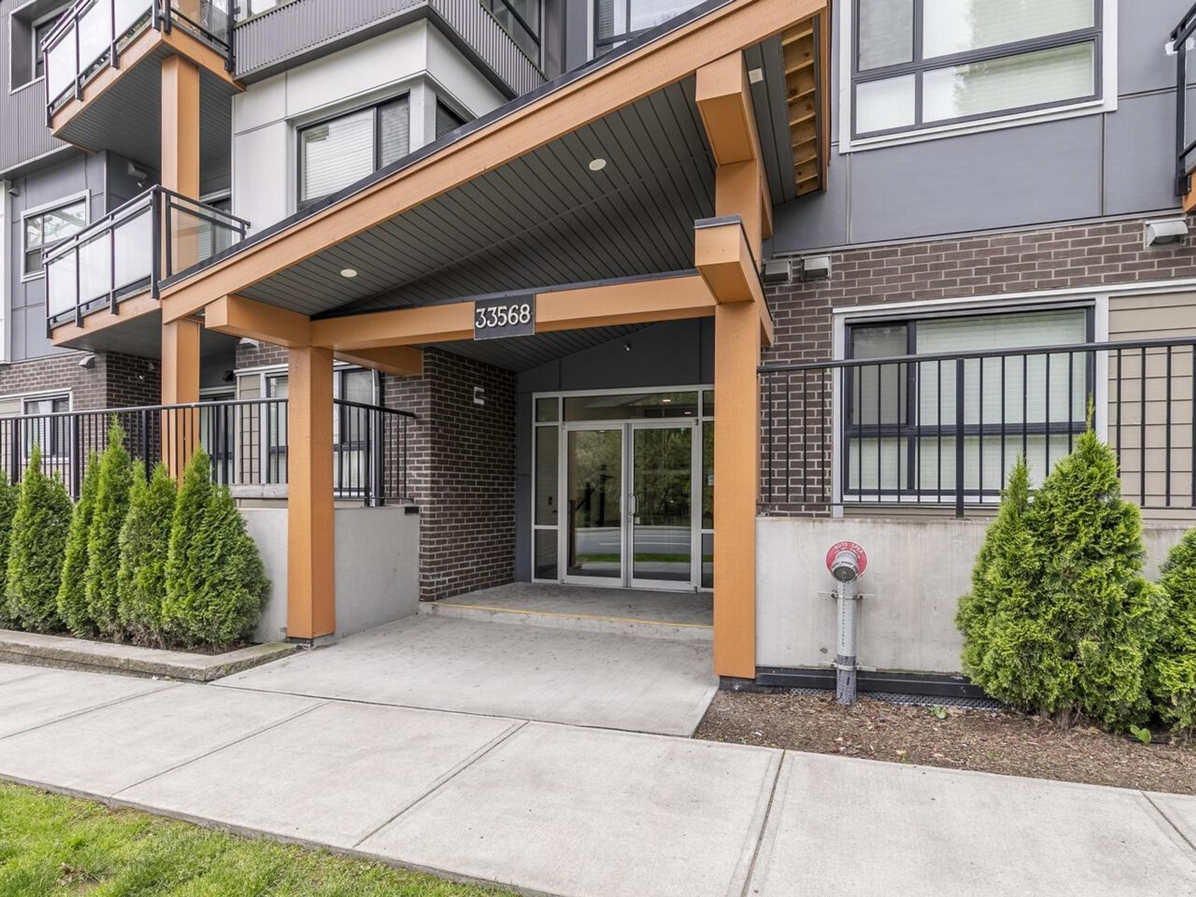 33568 George Ferguson Way, Abbotsford - Exteriors - Photo 3