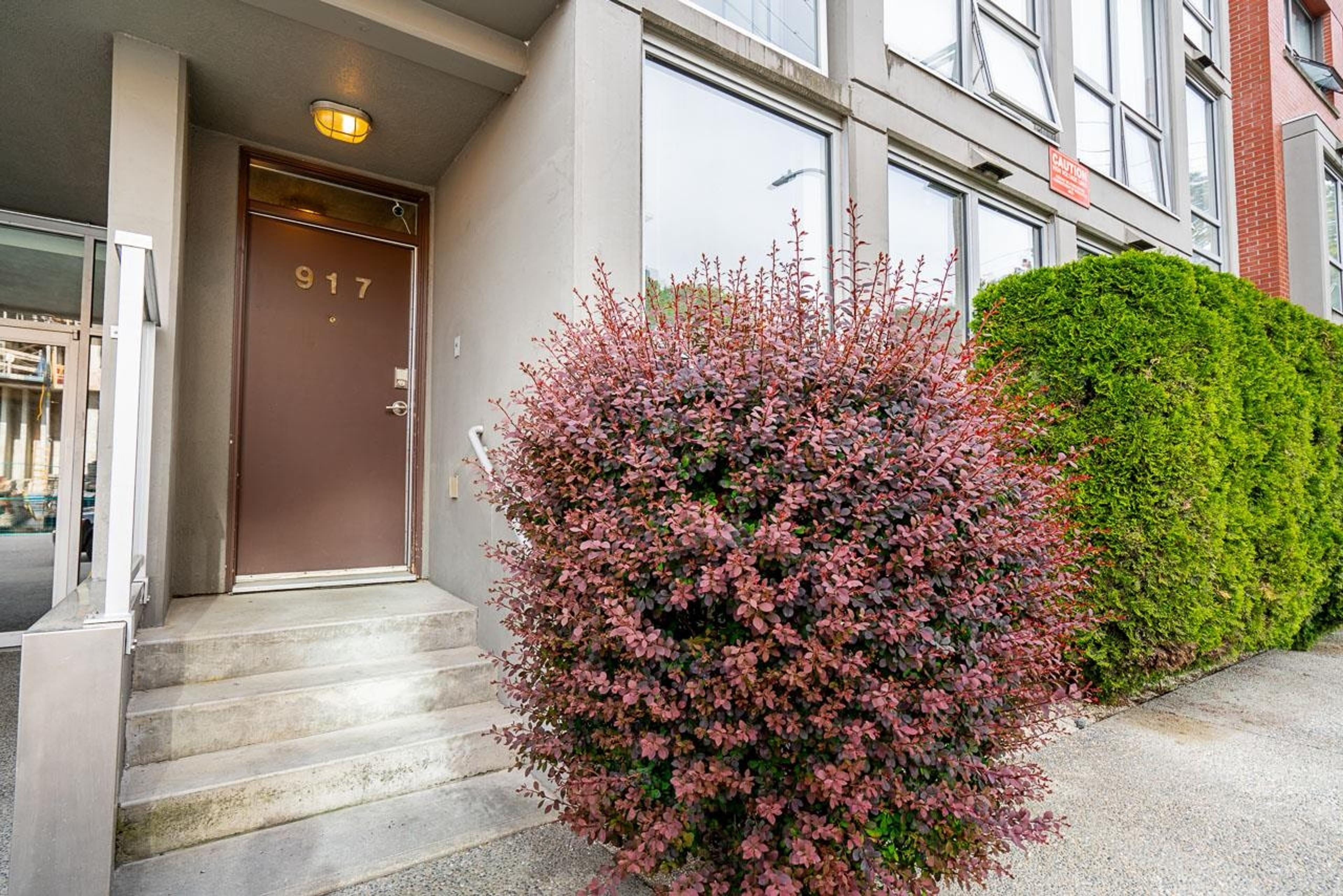 919 Station Street, Vancouver - Exteriors - Photo 3