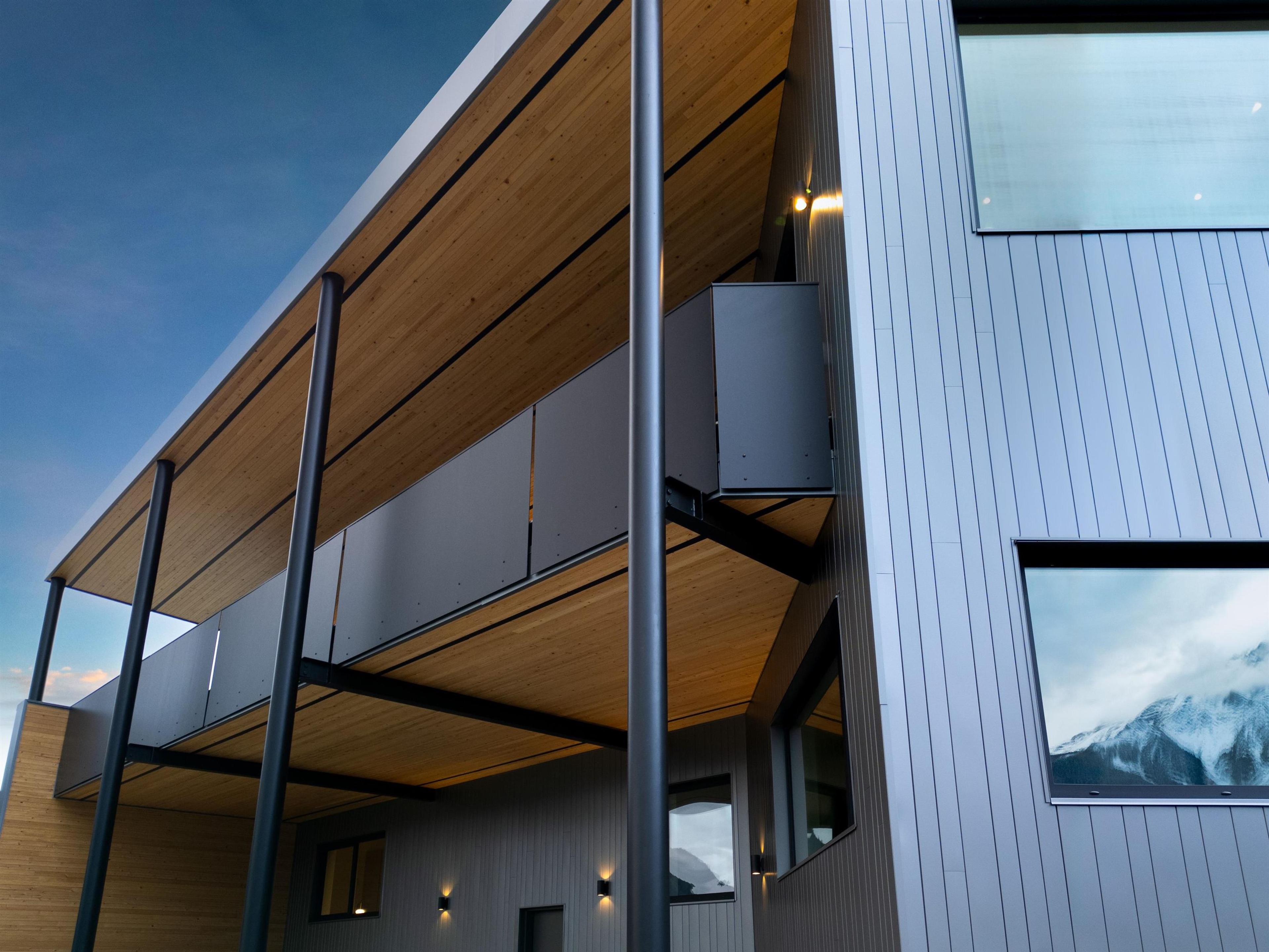 1780 Pinewood Drive, Pemberton - Exteriors - Photo 2