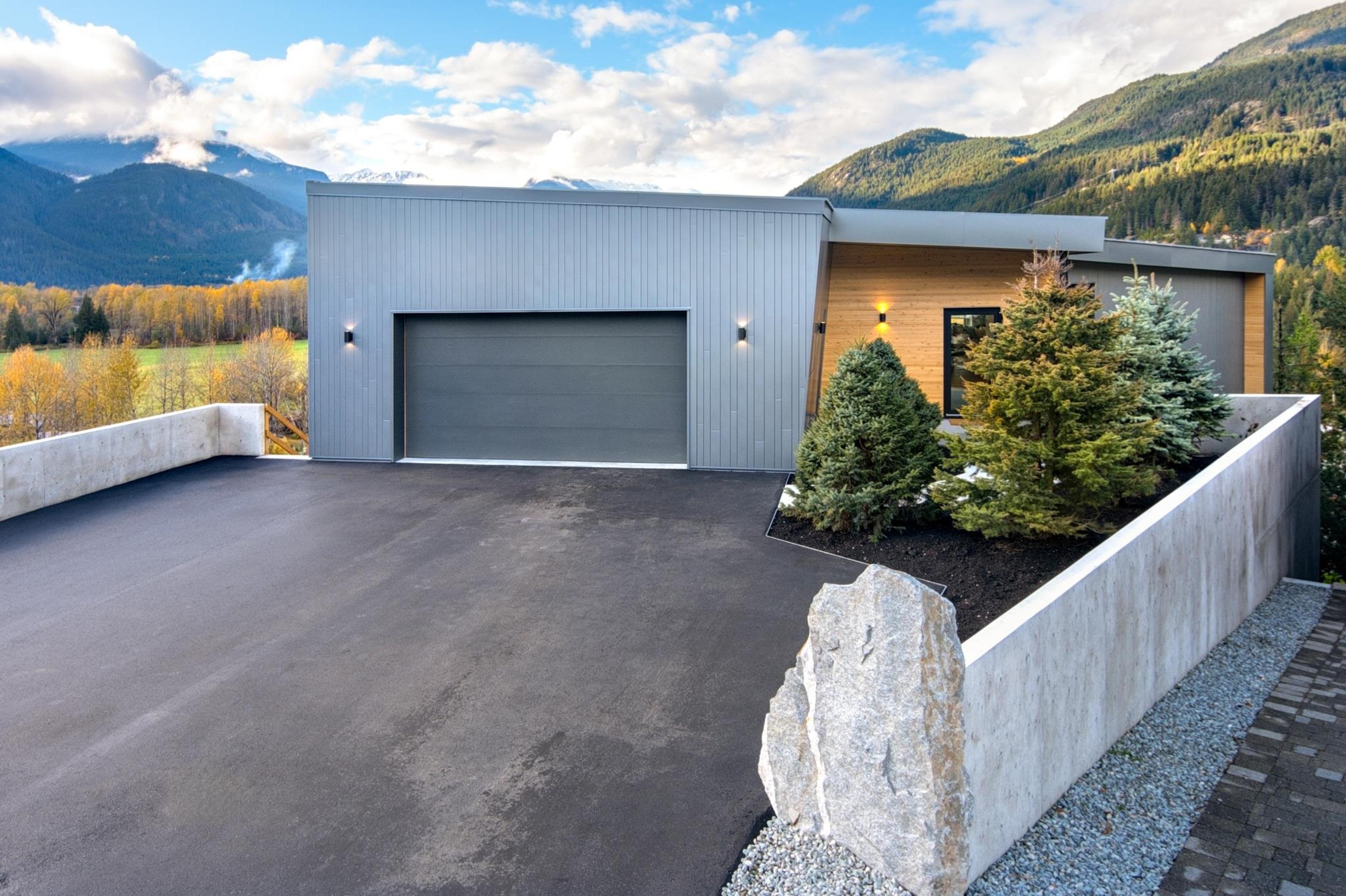 1780 Pinewood Drive, Pemberton - Exteriors - Photo 7