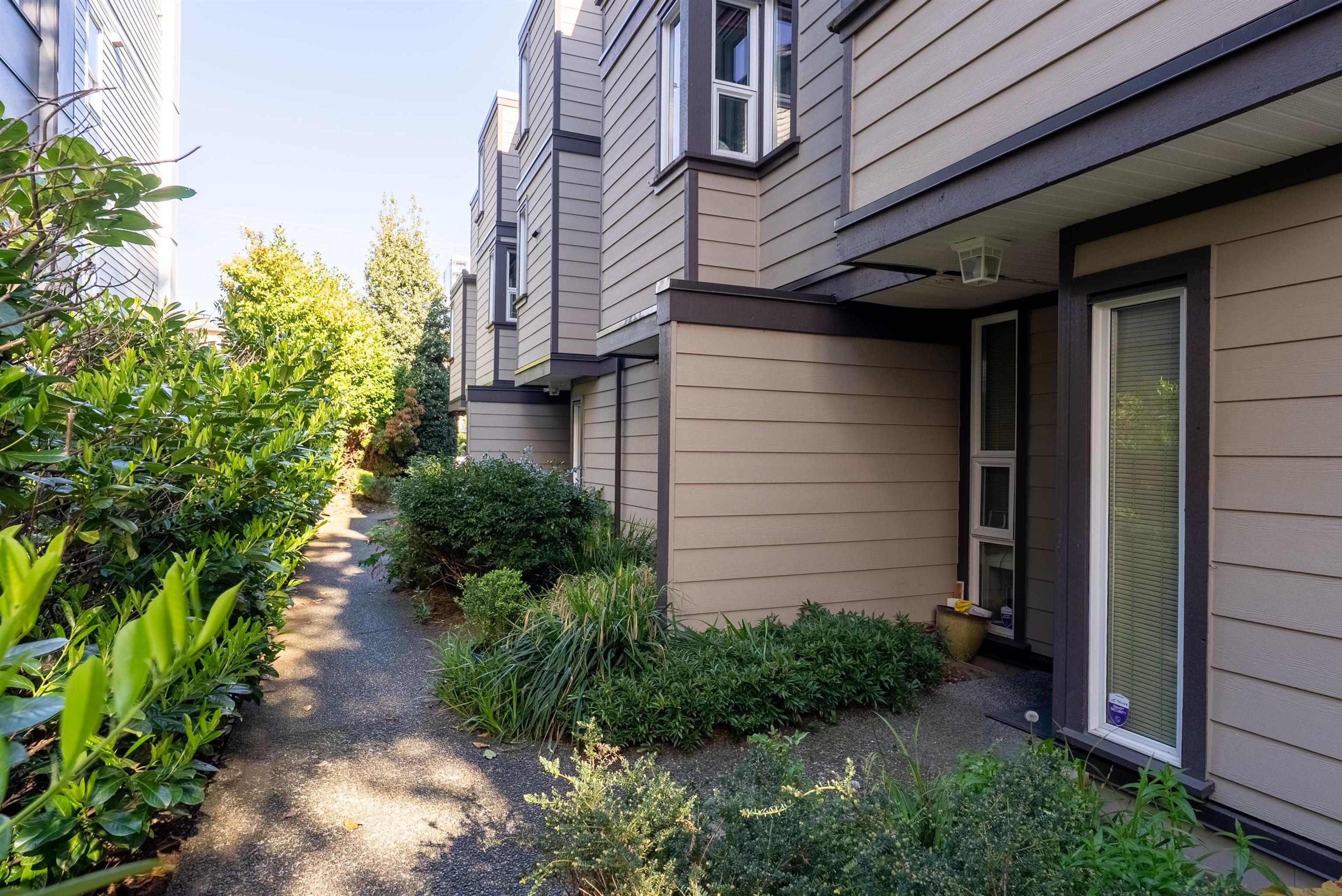 1535 St. Georges Avenue, North Vancouver - Exteriors - Photo 4