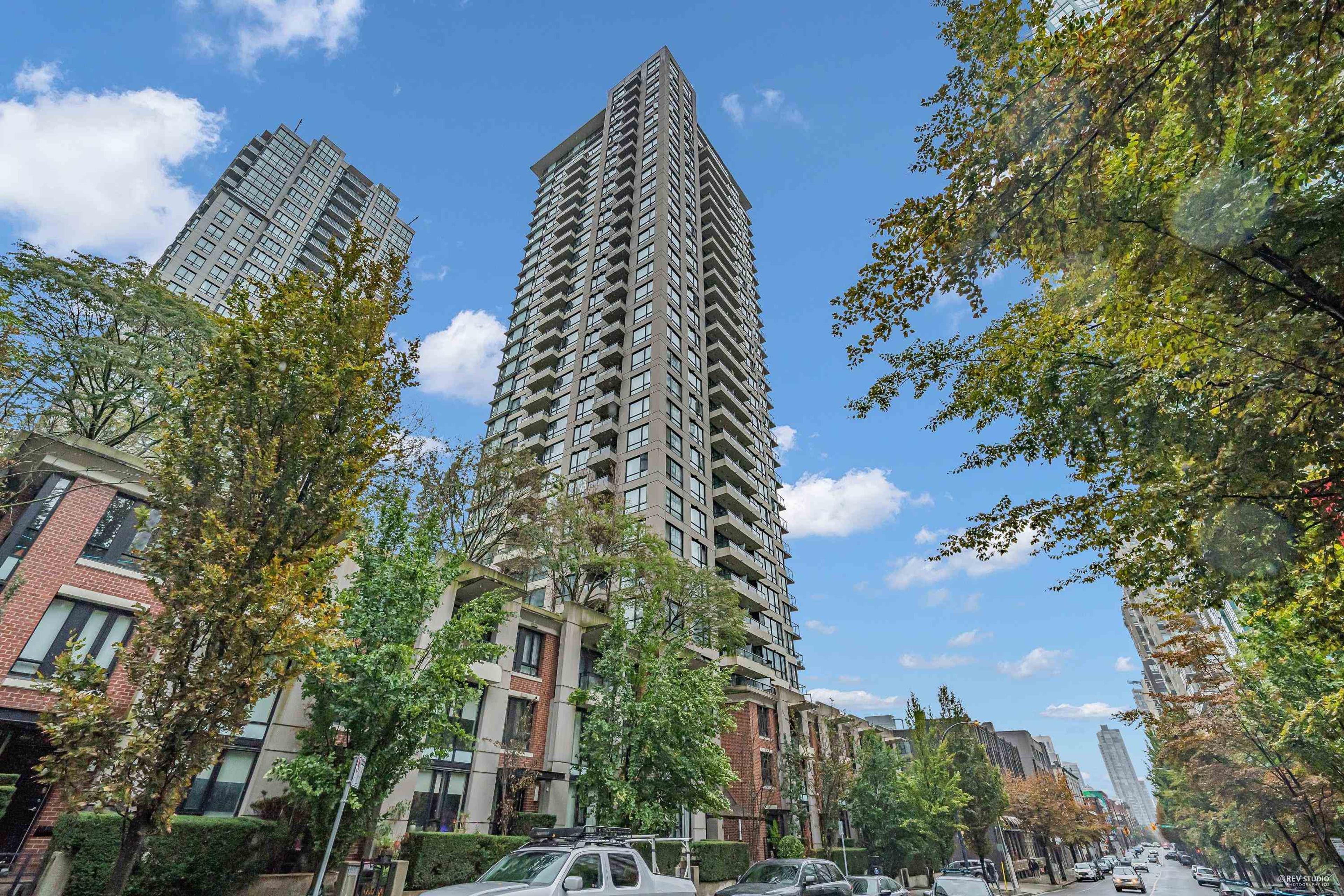 909 Mainland Street, Vancouver - Exteriors - Full Complex View - Photo 1