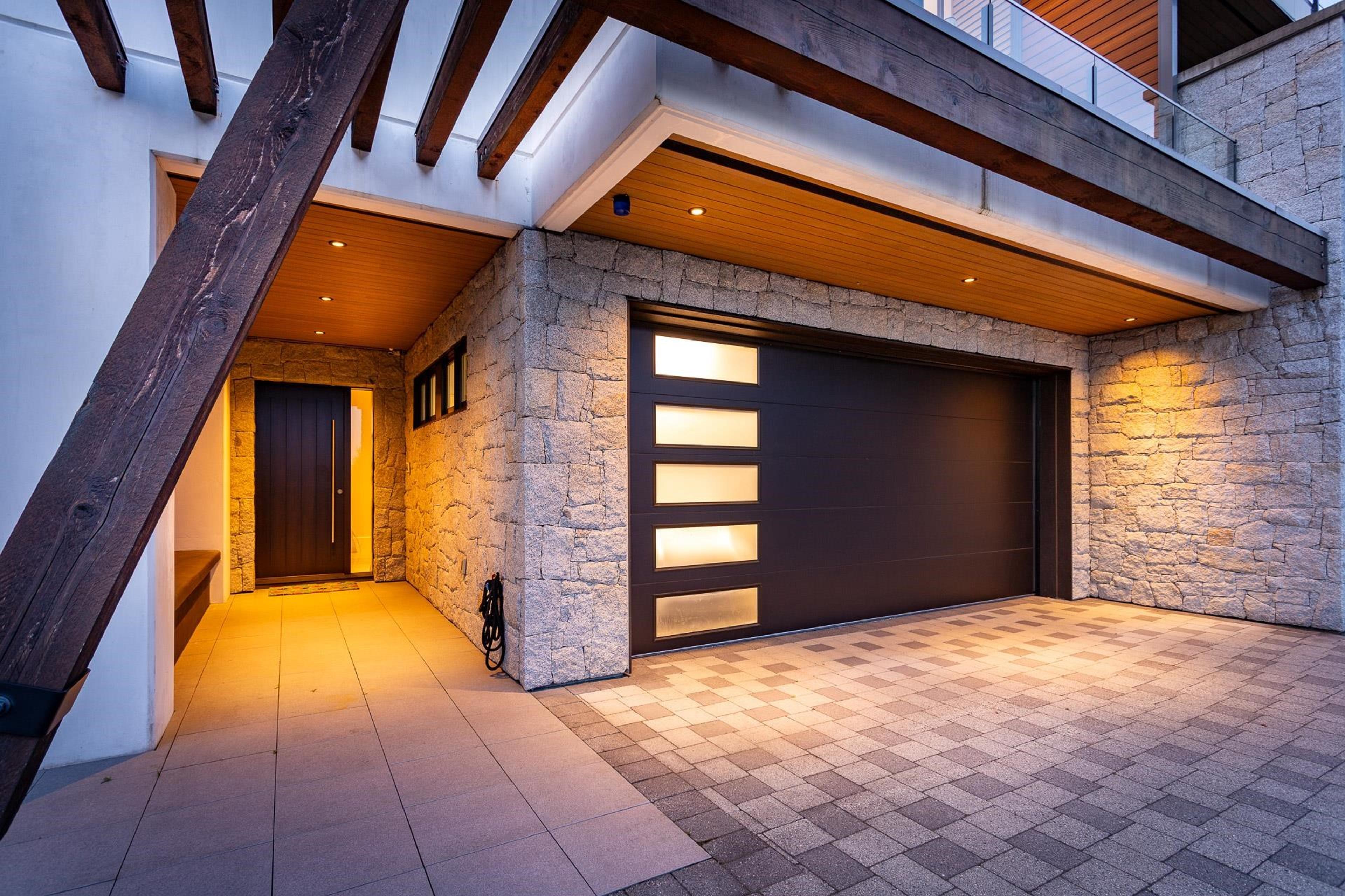 2825 Chippendale Road, West Vancouver - Exteriors - Photo 7