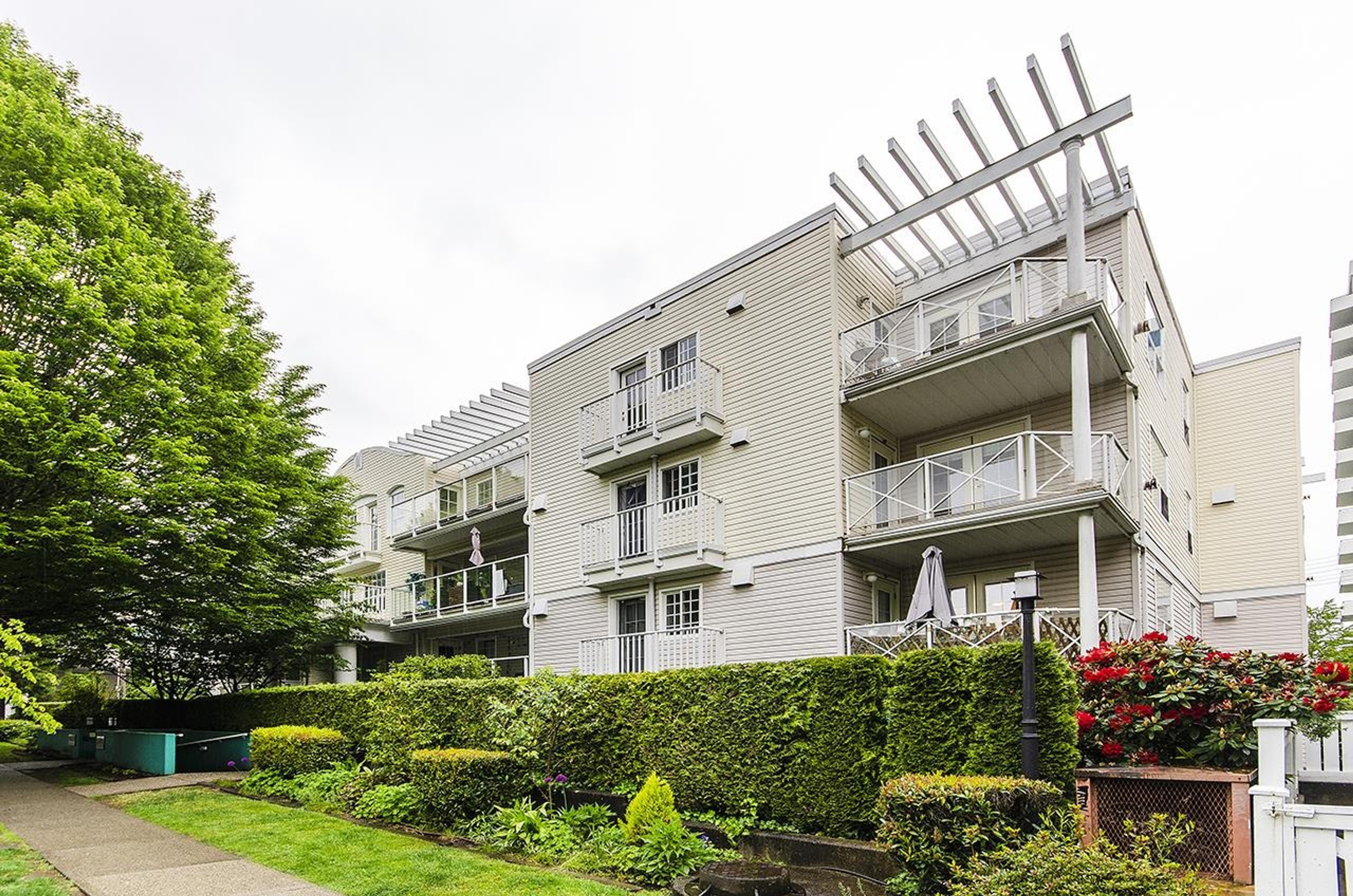 5788 Vine Street, Vancouver - Exteriors - Full Complex View - Photo 2