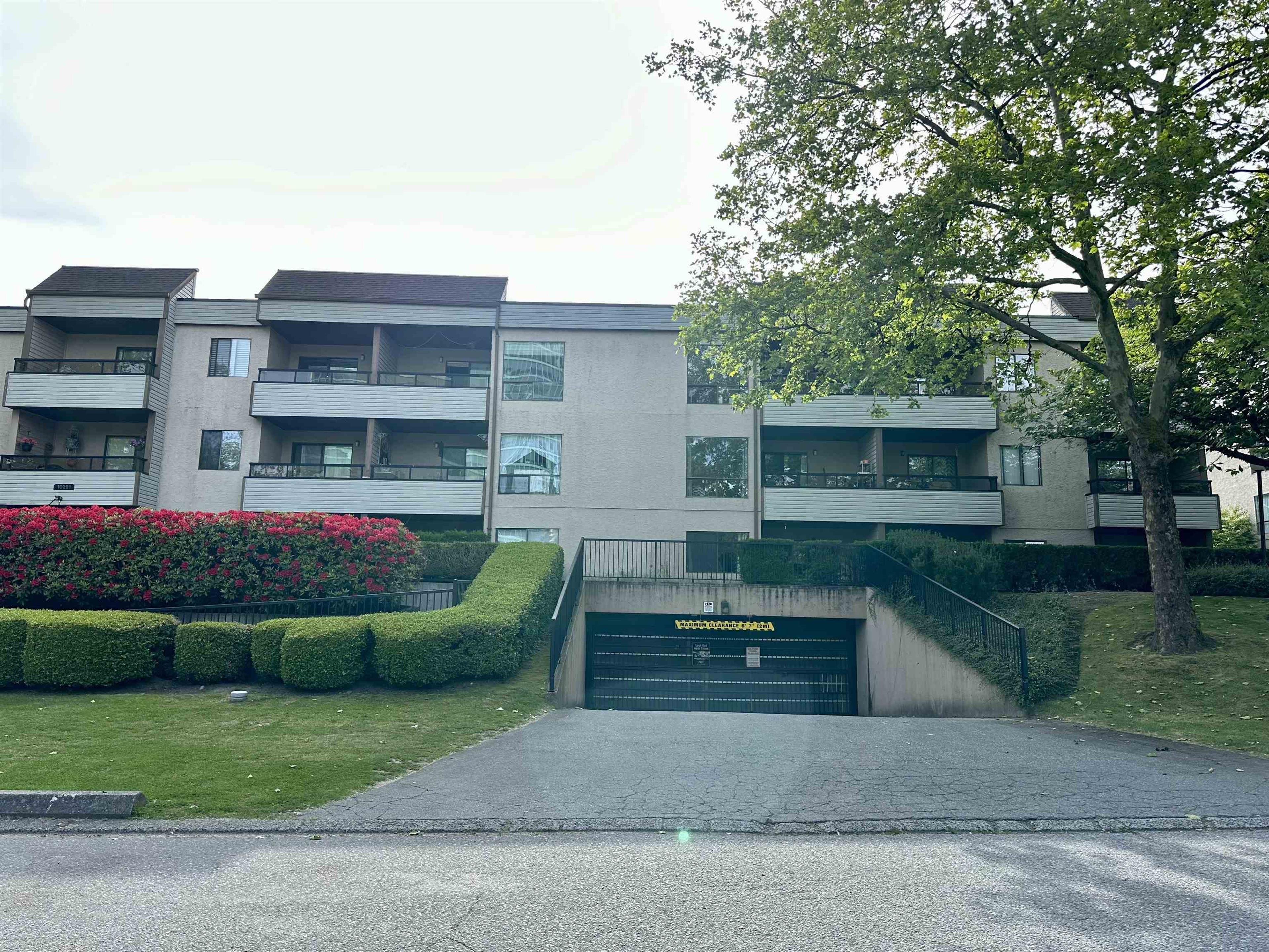 10221 133a Street, Surrey - Exteriors - Photo 3