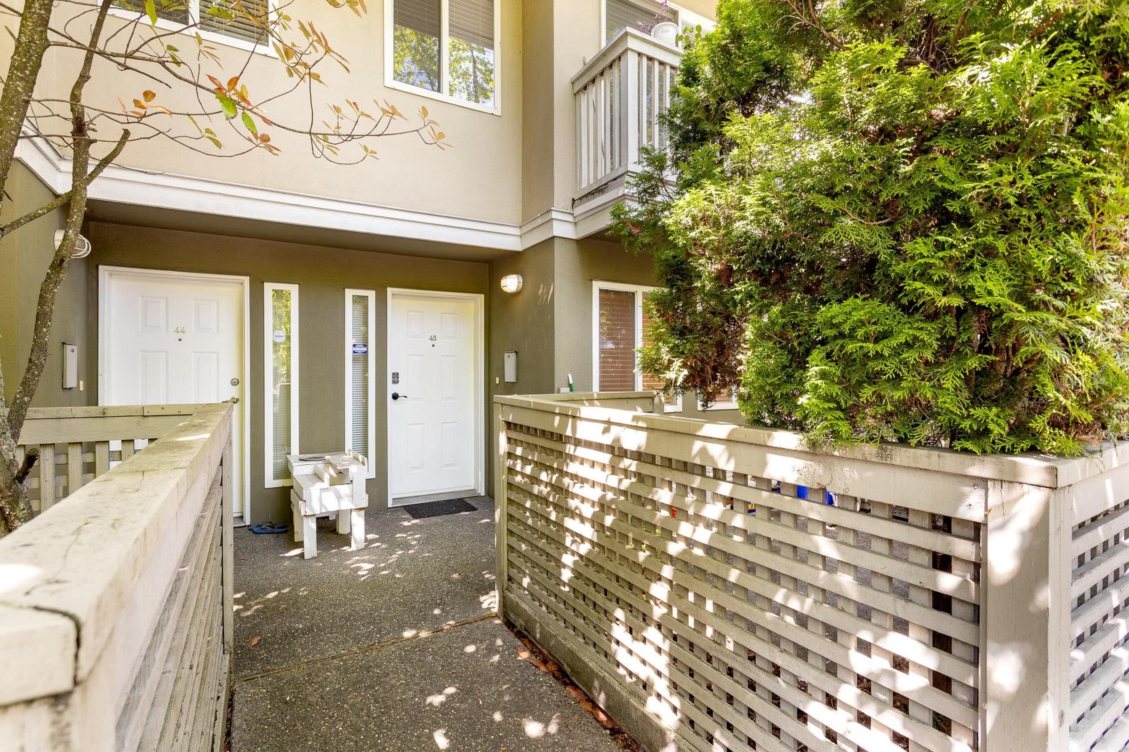 7831 Garden City Road, Richmond - Exteriors - Photo 2