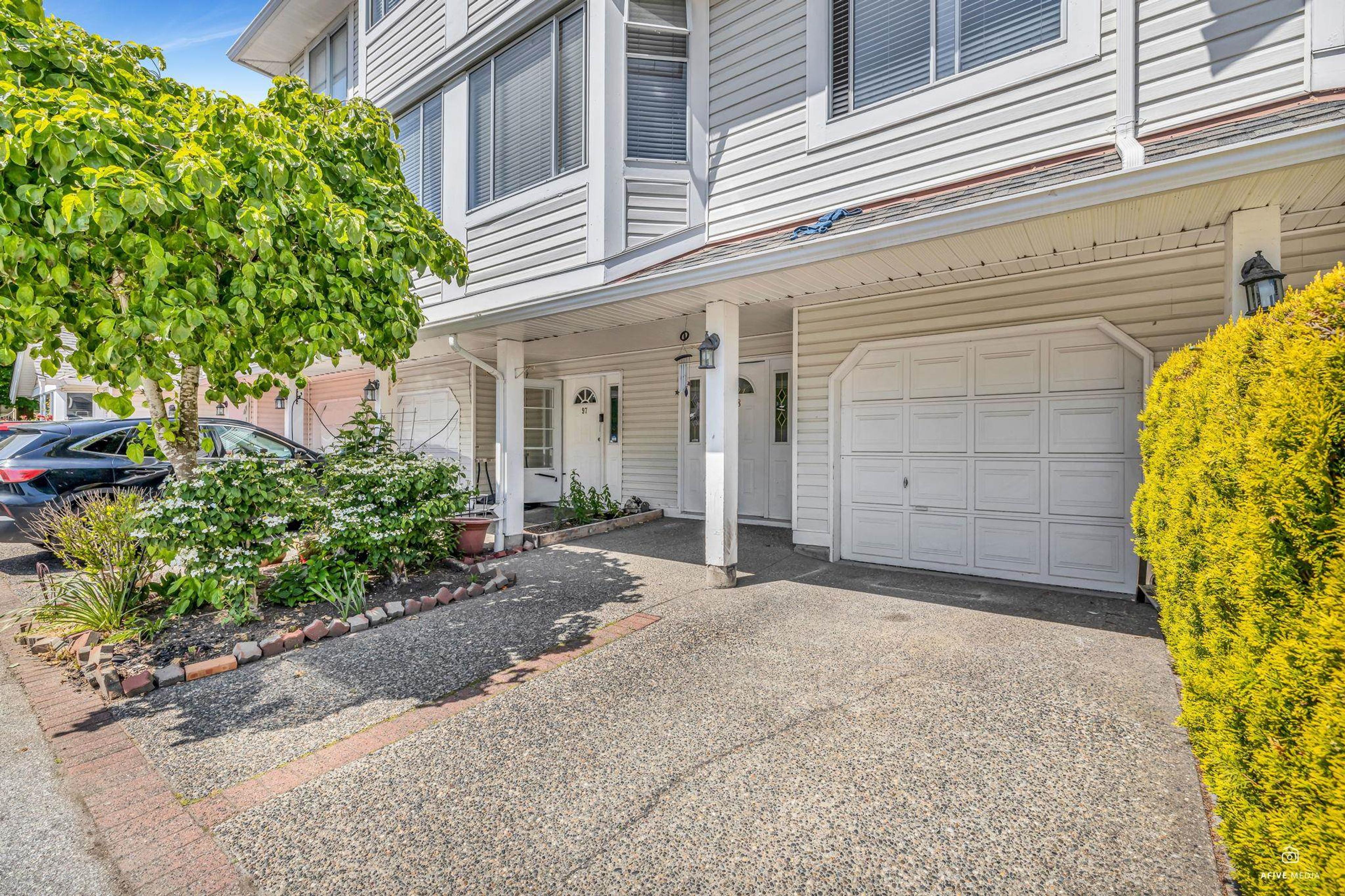 7955 122 Street, Surrey - Exteriors - Photo 2