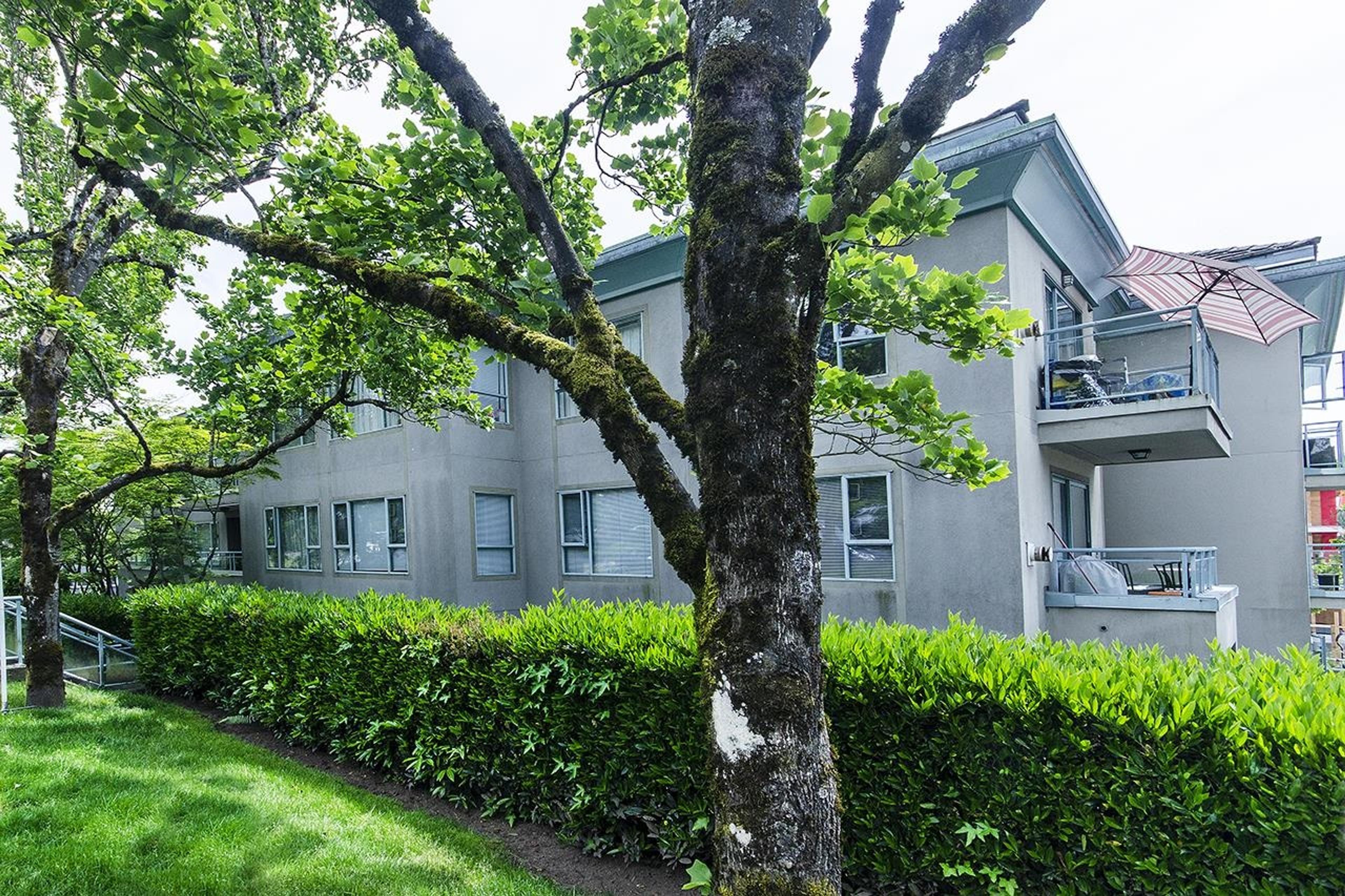 1085 W 17th Street, North Vancouver - Exteriors - Photo 2