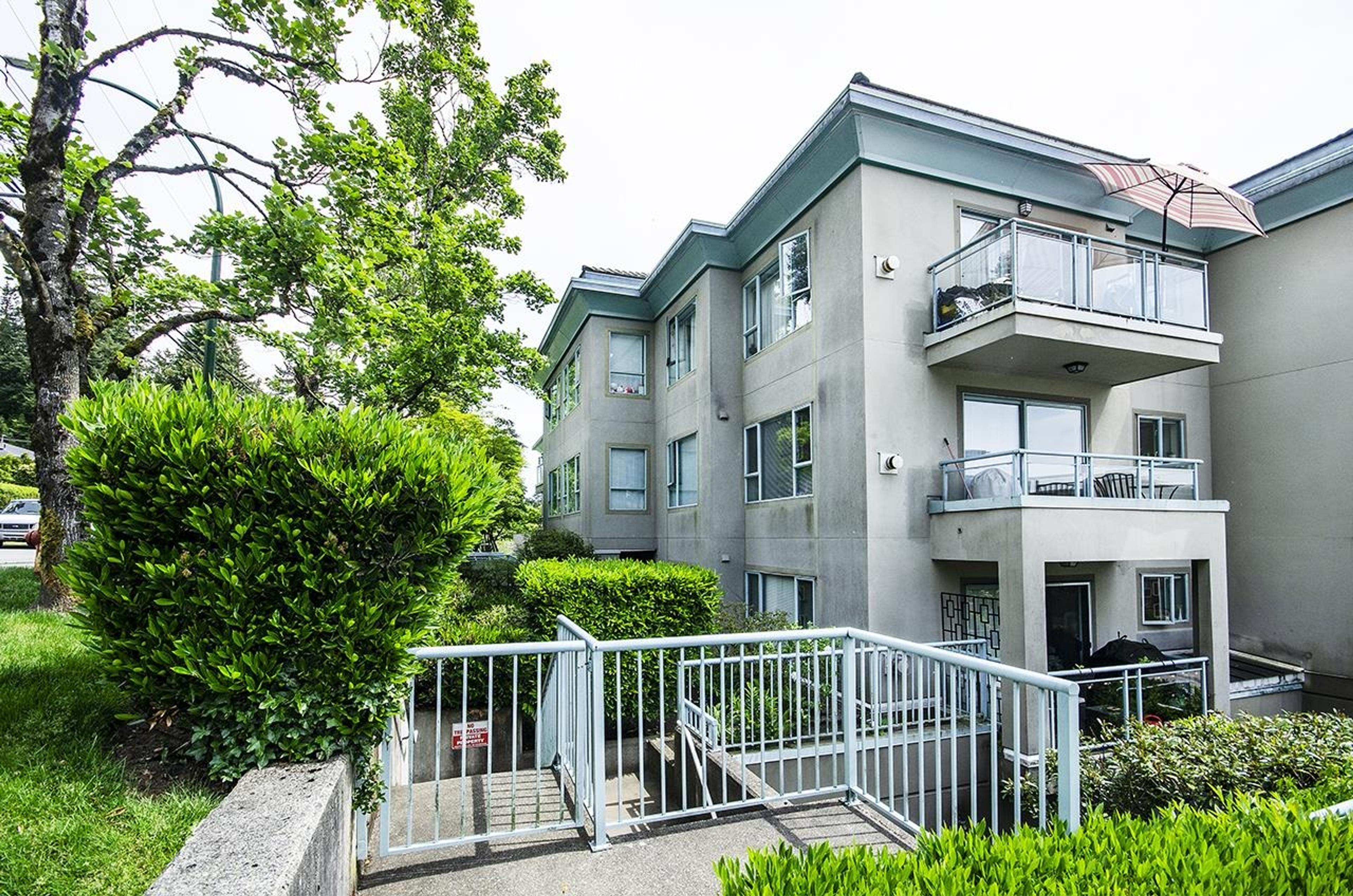 1085 W 17th Street, North Vancouver - Exteriors - Photo 8