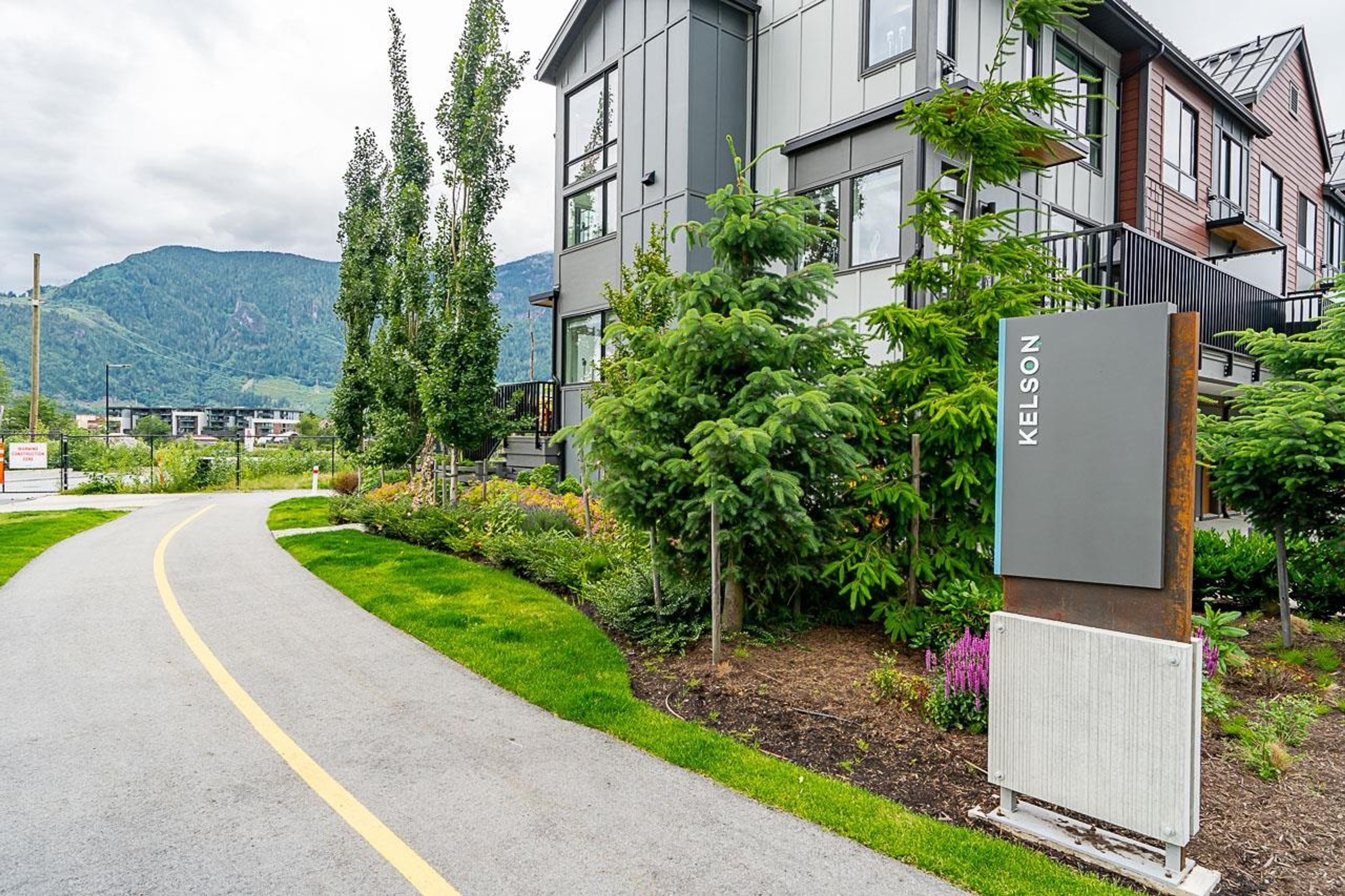 38043 Helm Way, Squamish - Exteriors - Full Complex View - Photo 2
