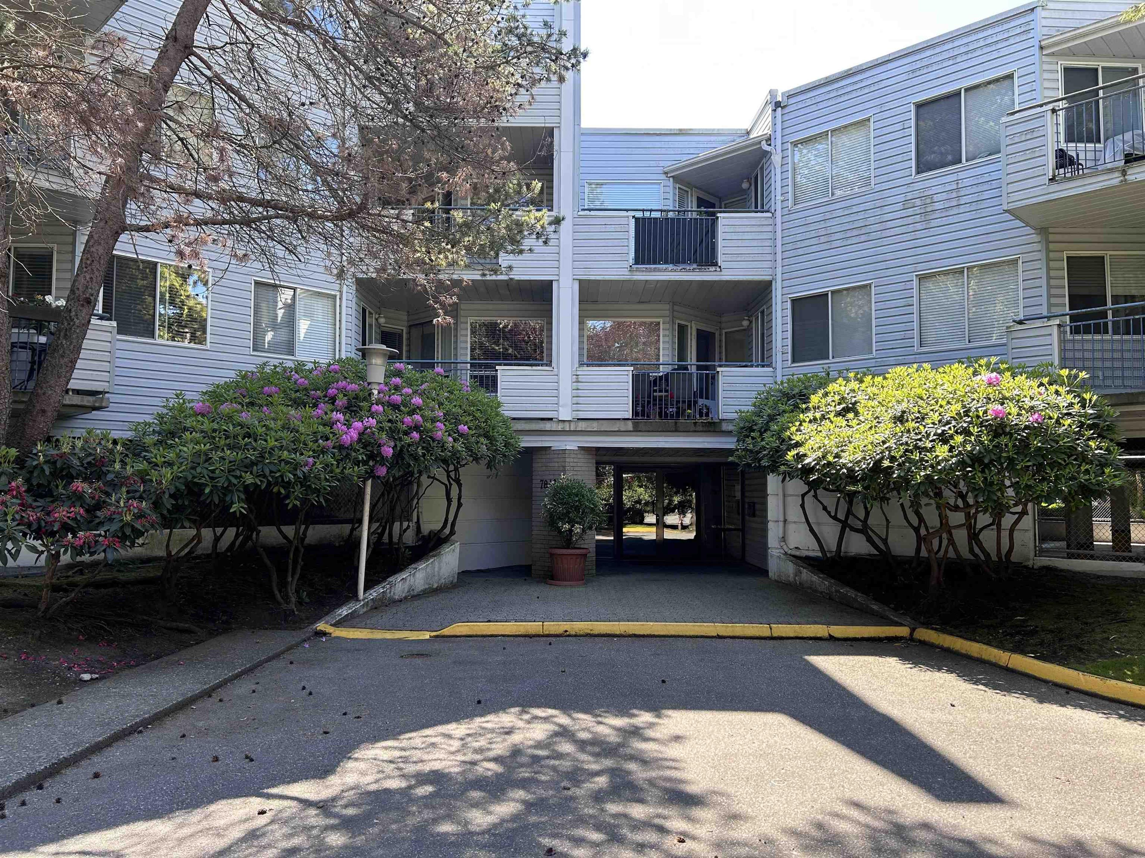 7840 Moffatt Road, Richmond - Exteriors - Photo 1