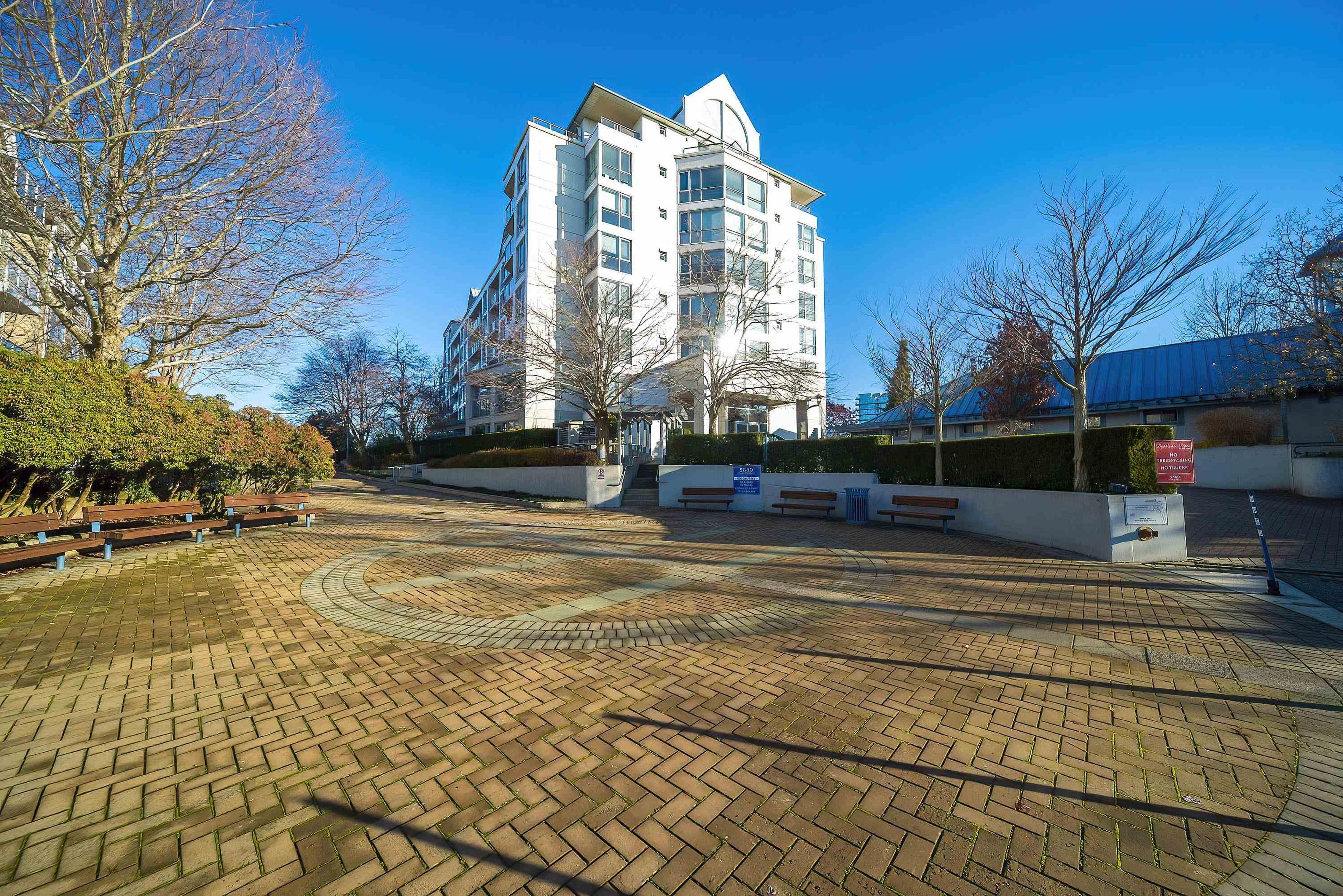 5860 Dover Crescent, Richmond - Exteriors - Photo 1