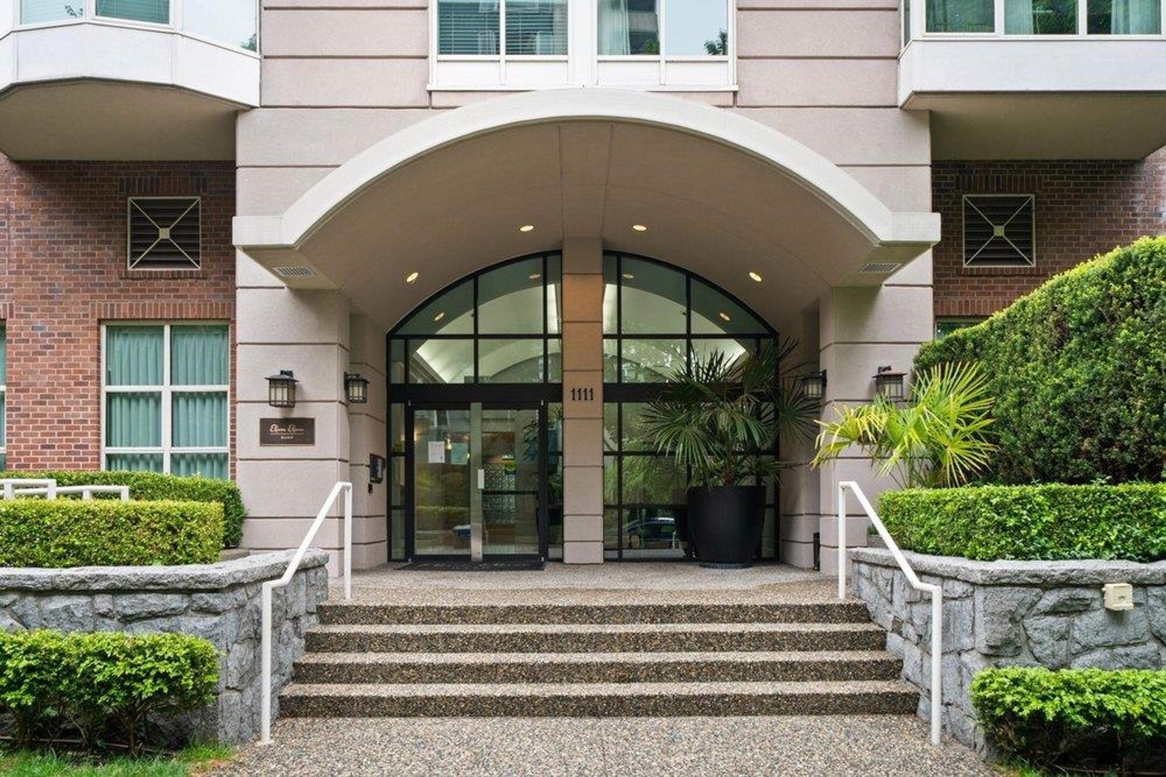 1111 Haro Street, Vancouver - Exteriors - Photo 2