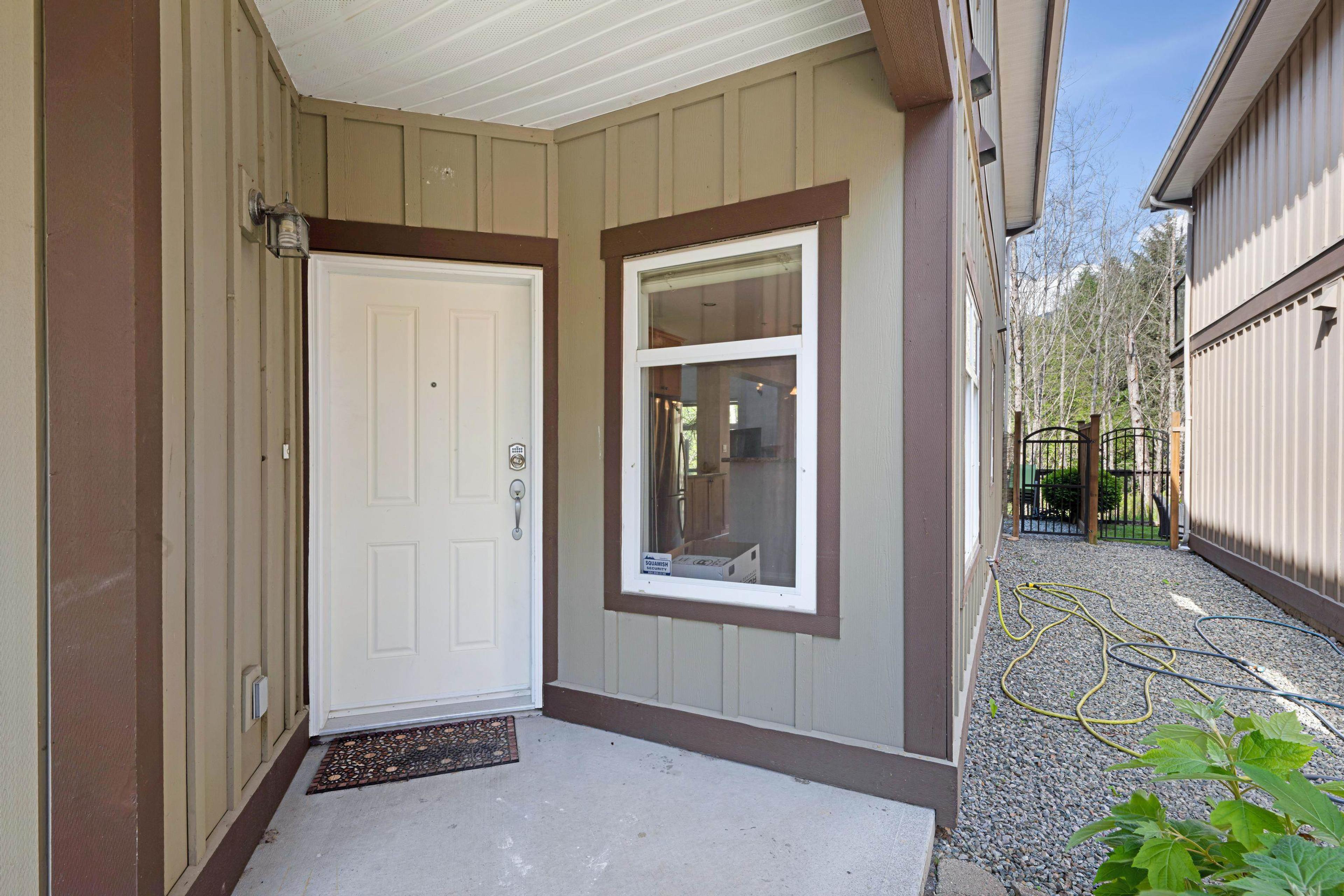 40750 Tantalus Road, Squamish - Exteriors - Photo 2