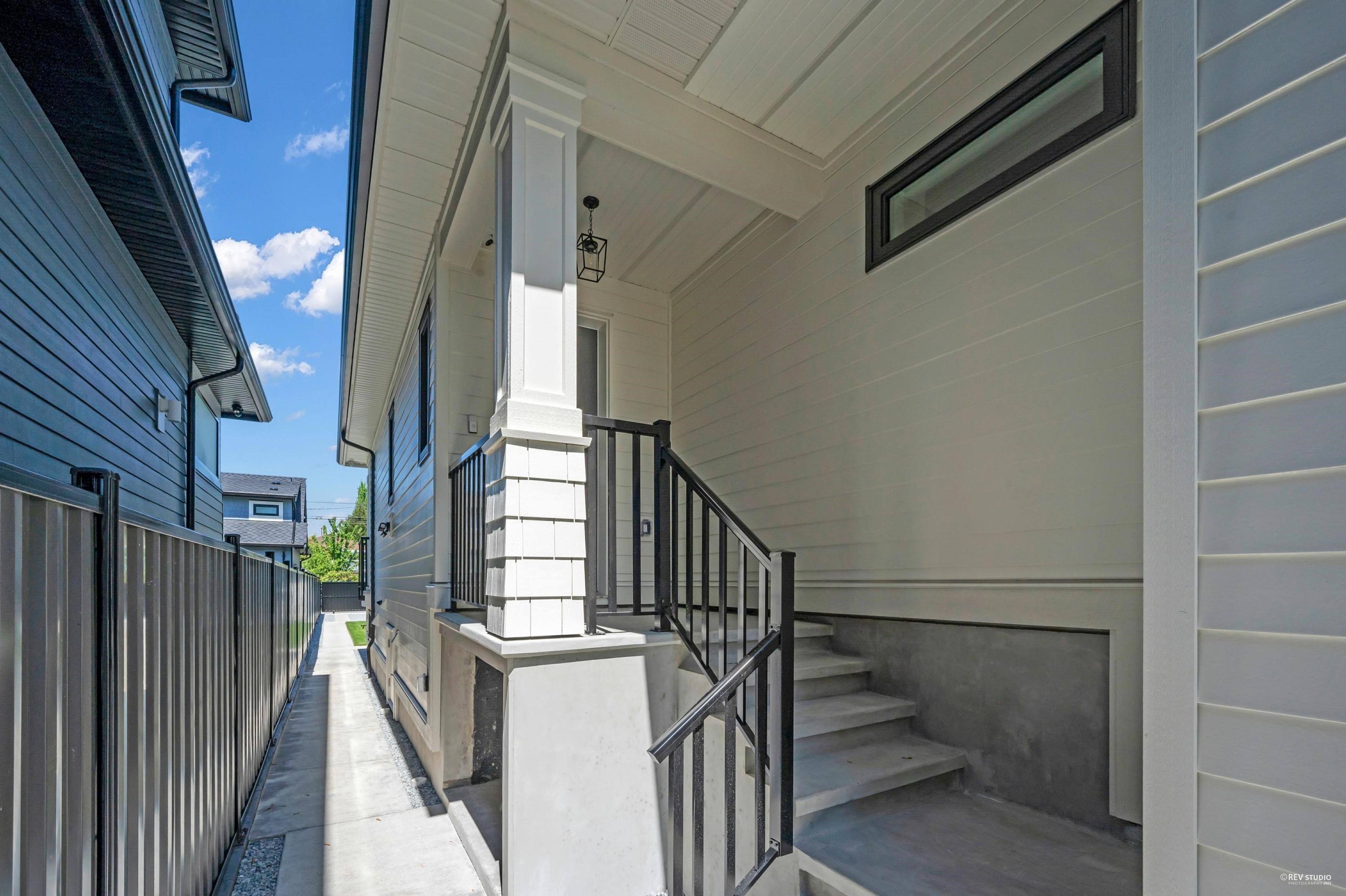 3673 E 48th Avenue, Vancouver - Exteriors - Photo 1