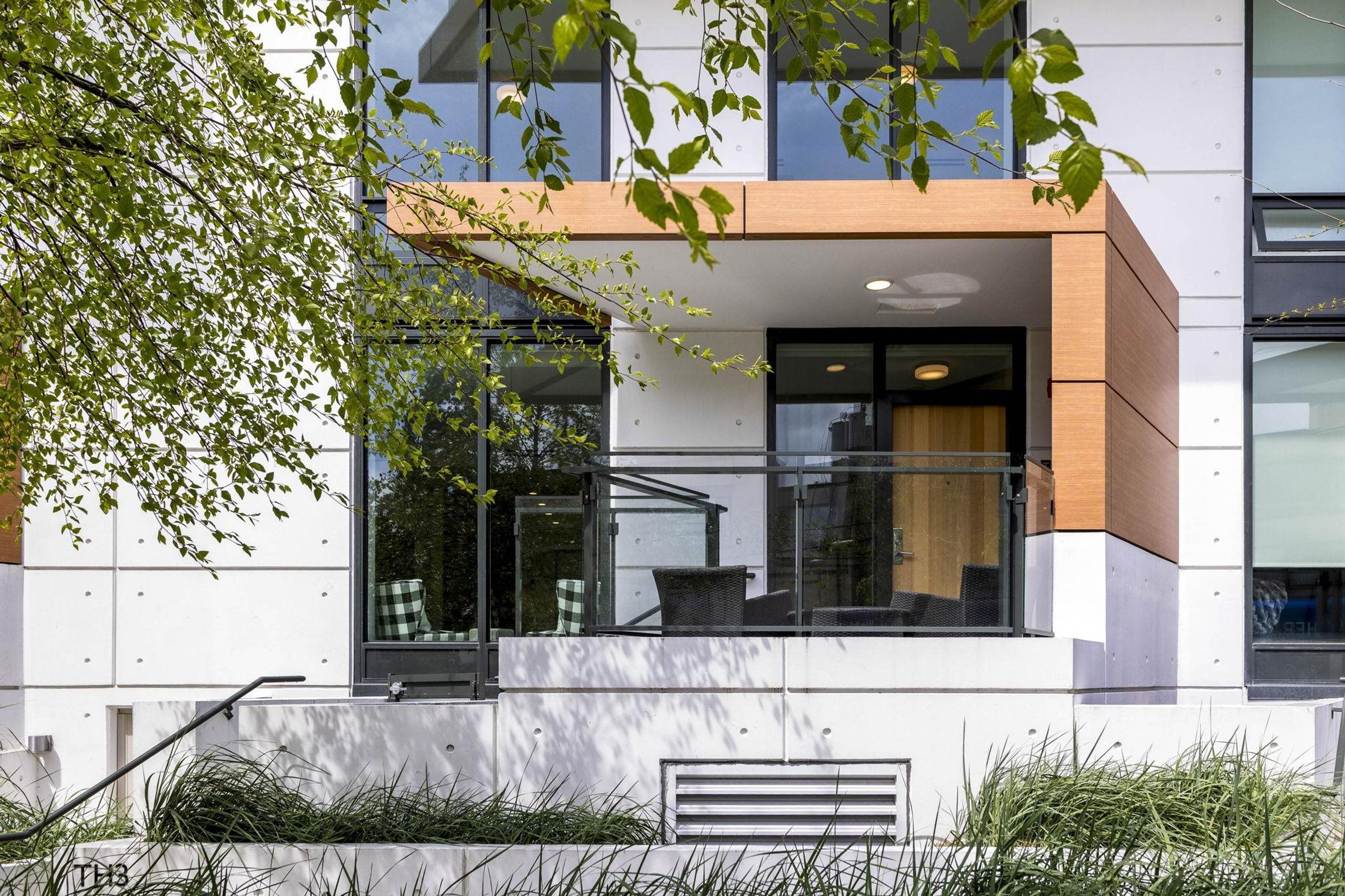 1439 George Street, White Rock - Exteriors - Photo 3