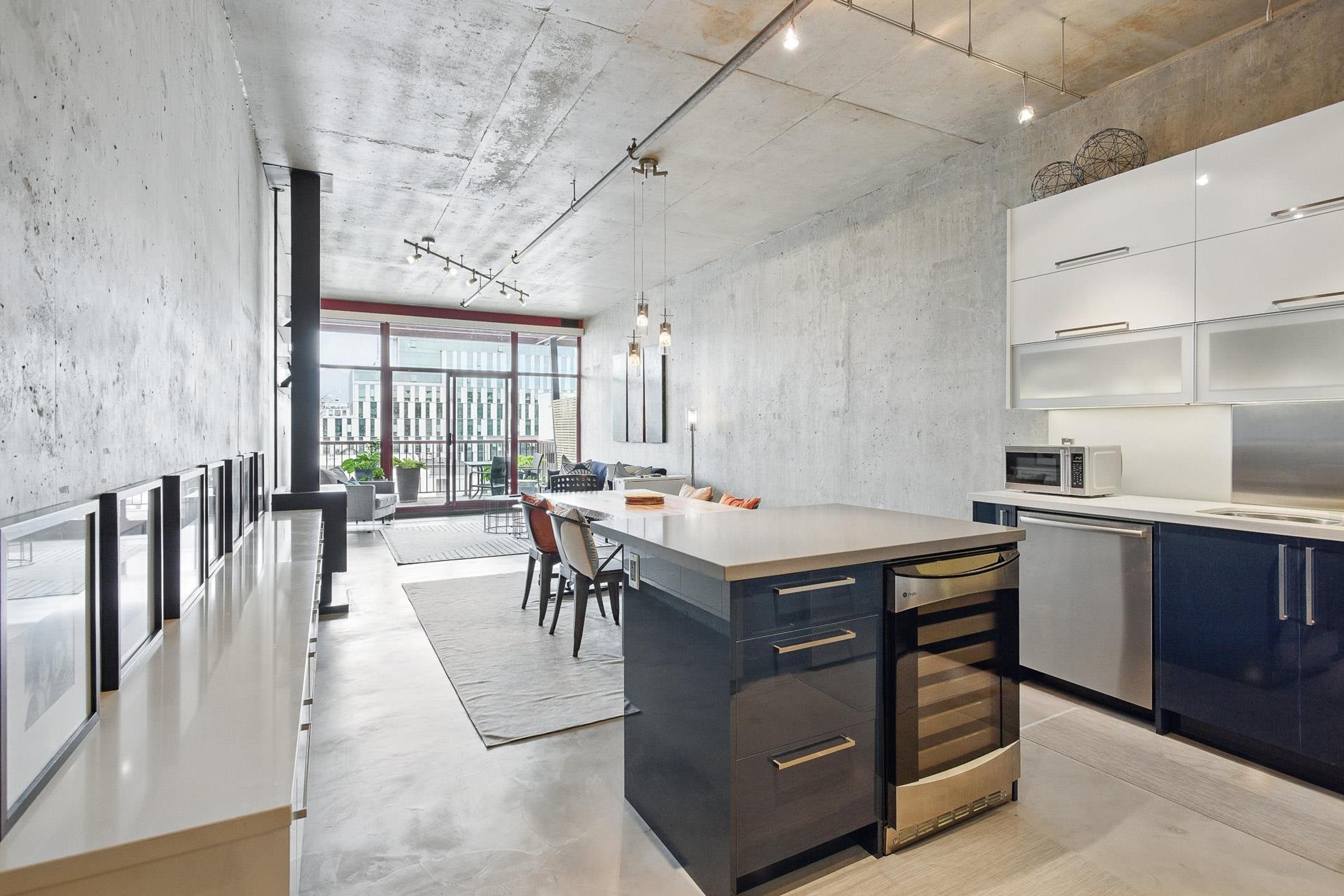 128 W 6th Avenue, Vancouver - Exteriors - Photo 2