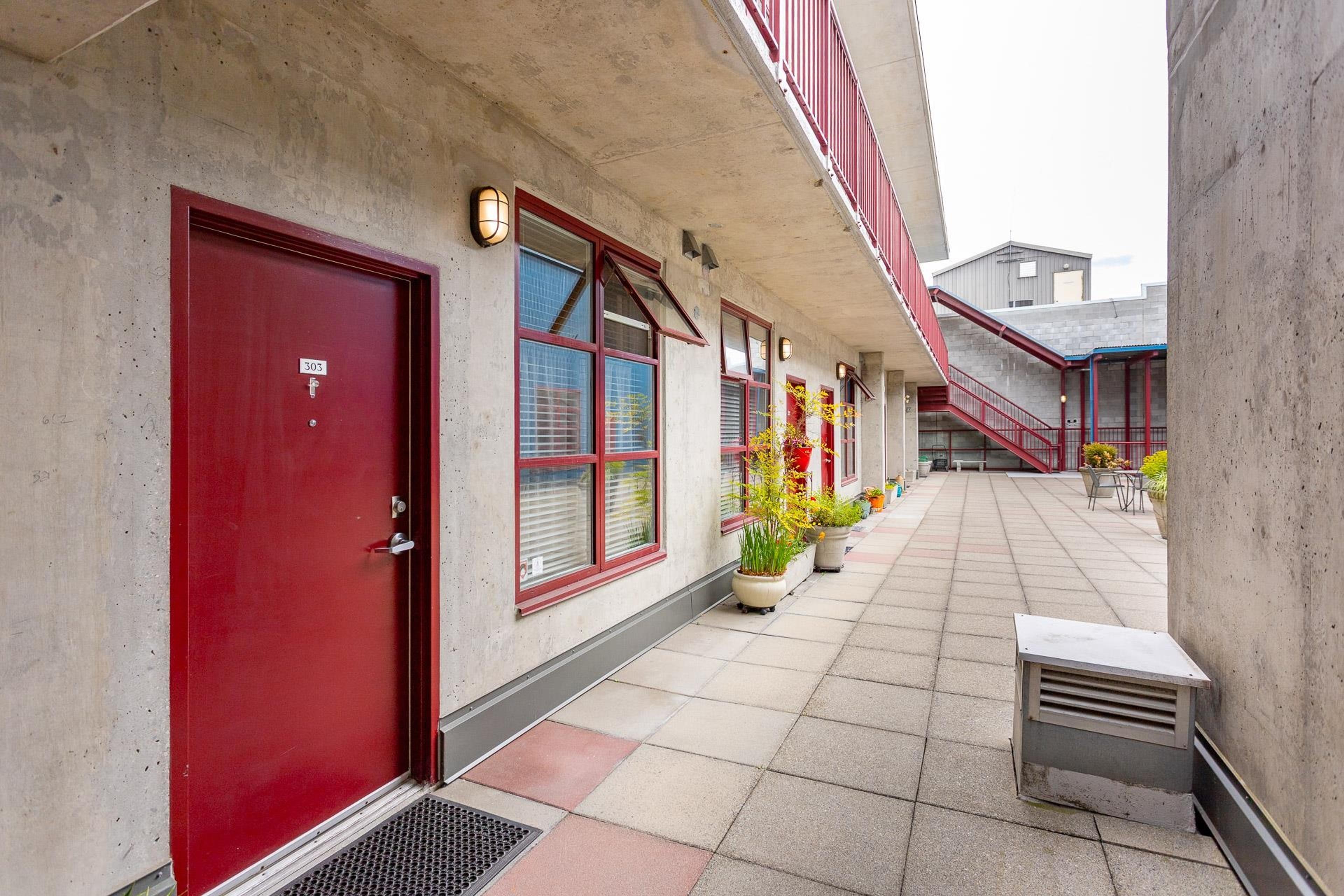 128 W 6th Avenue, Vancouver - Exteriors - Photo 4