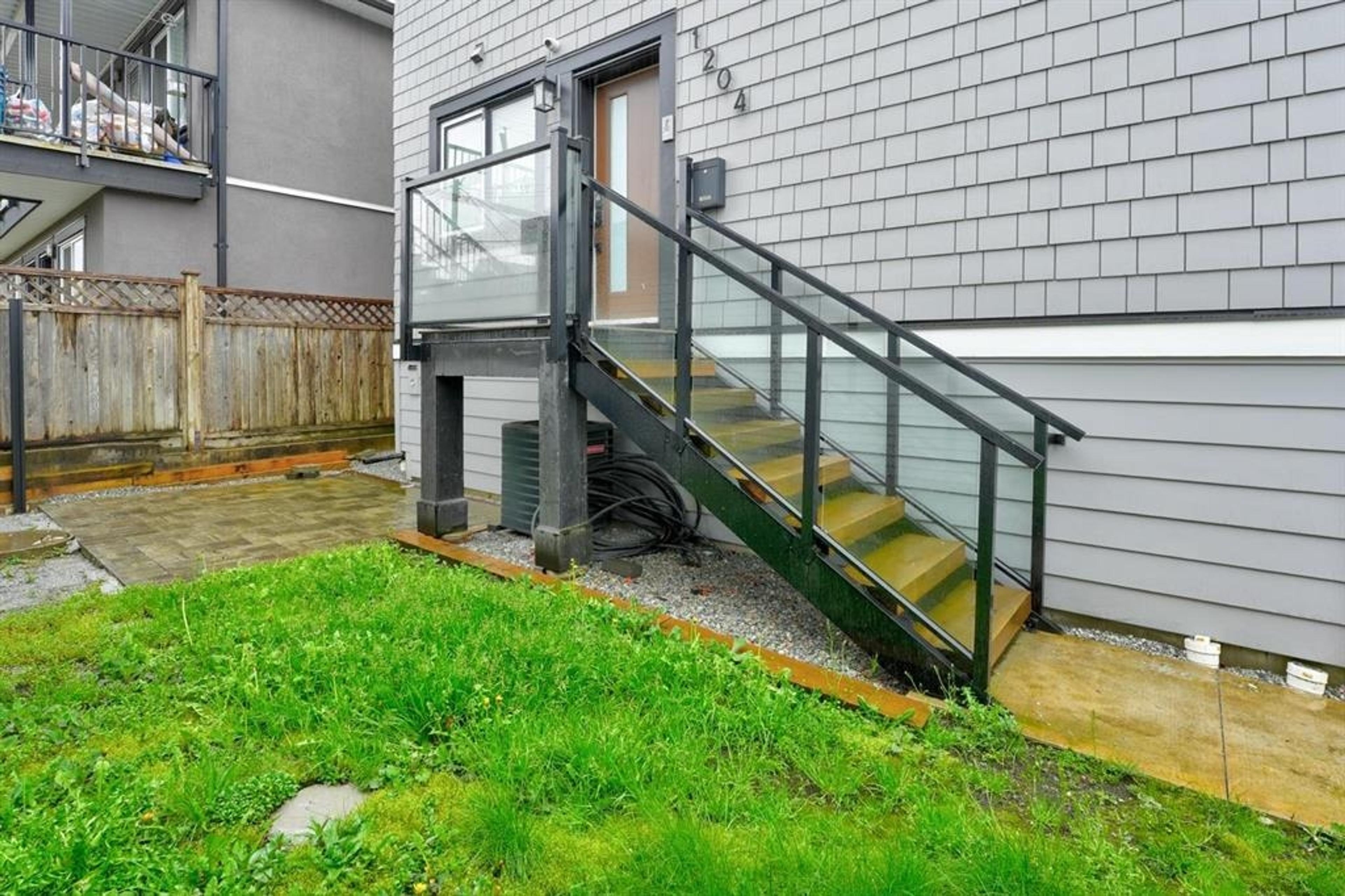 1206 Kaslo Street, Vancouver - Exteriors - Photo 2