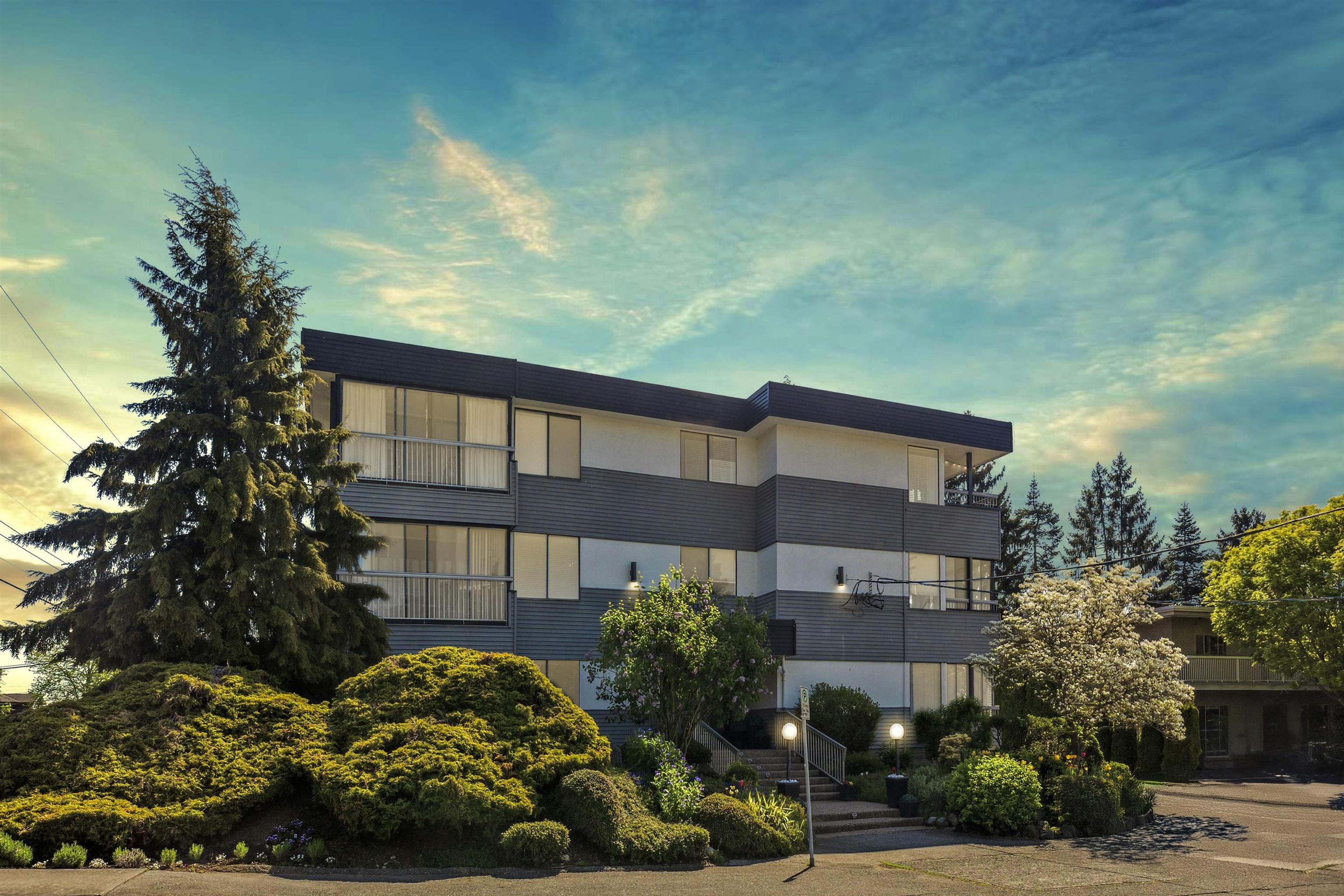 1390 Merklin Street, White Rock - Exteriors - Photo 1