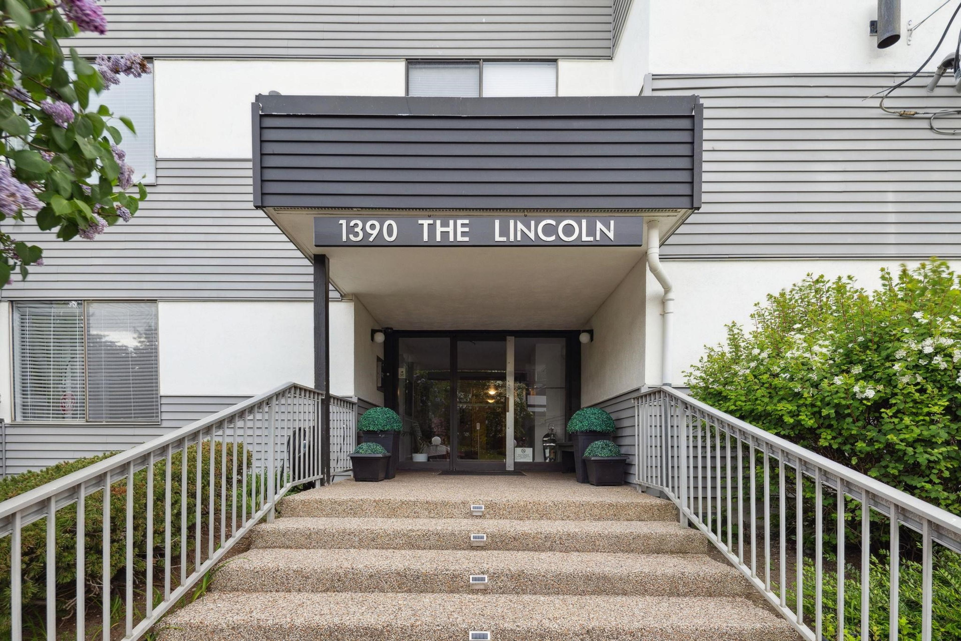 1390 Merklin Street, White Rock - Exteriors - Photo 2