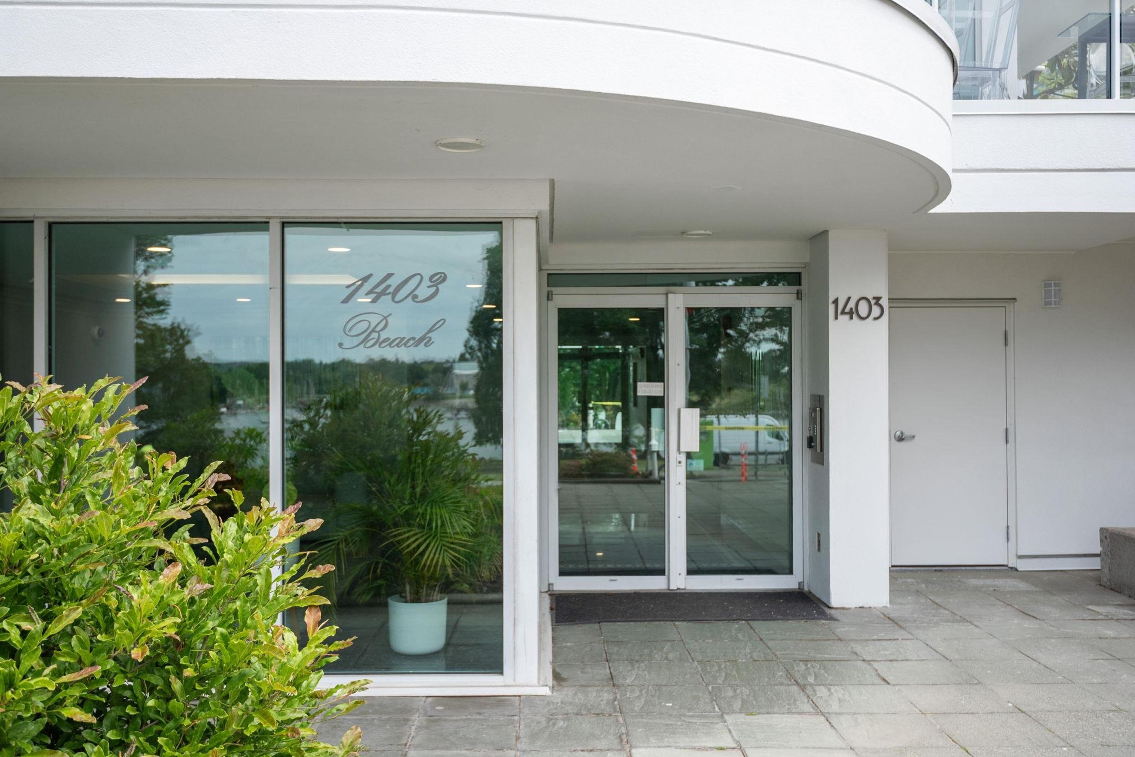 1403 Beach Avenue, Vancouver - Exteriors - Photo 2