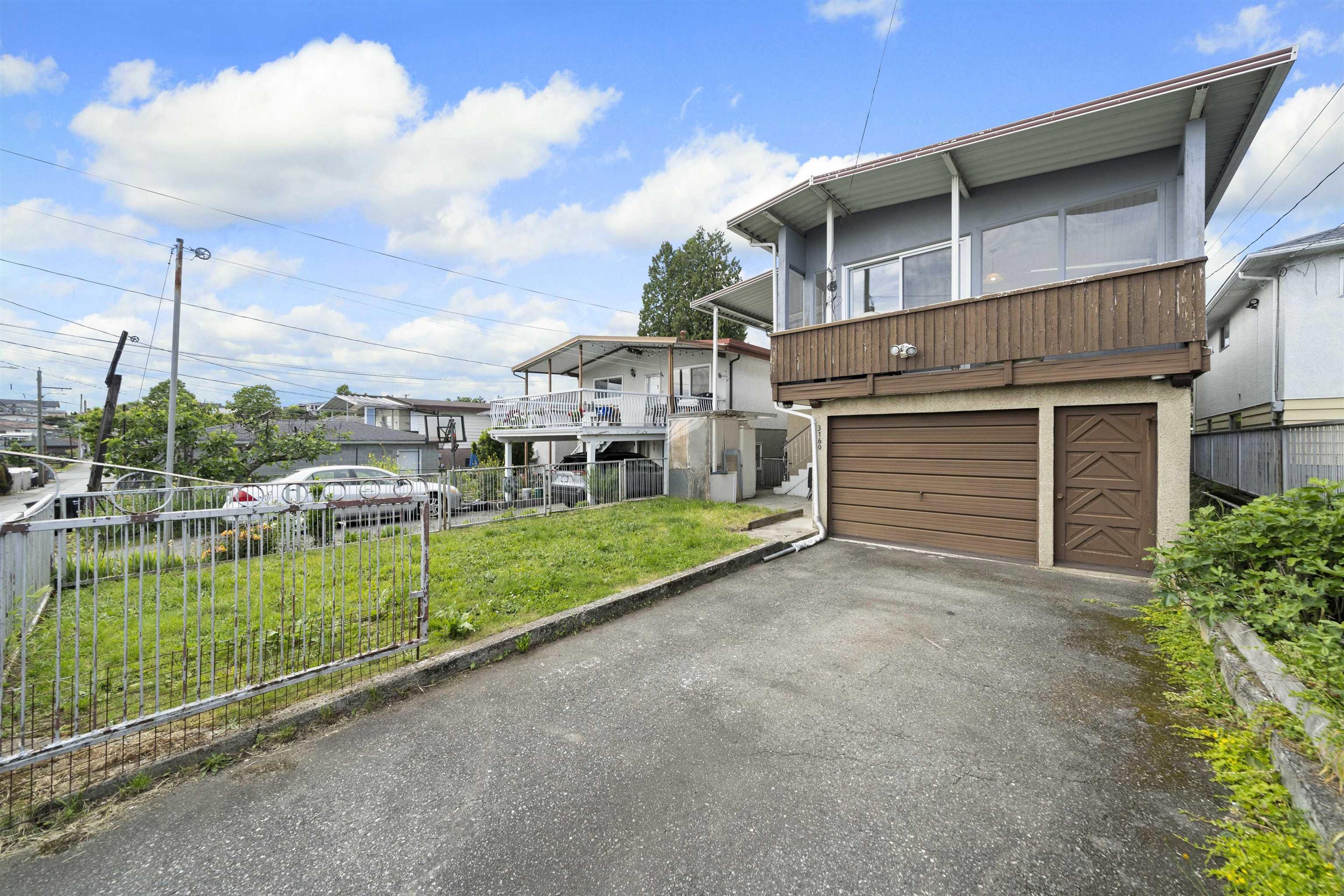 2124 Renfrew Street, Vancouver - Exteriors - Photo 1