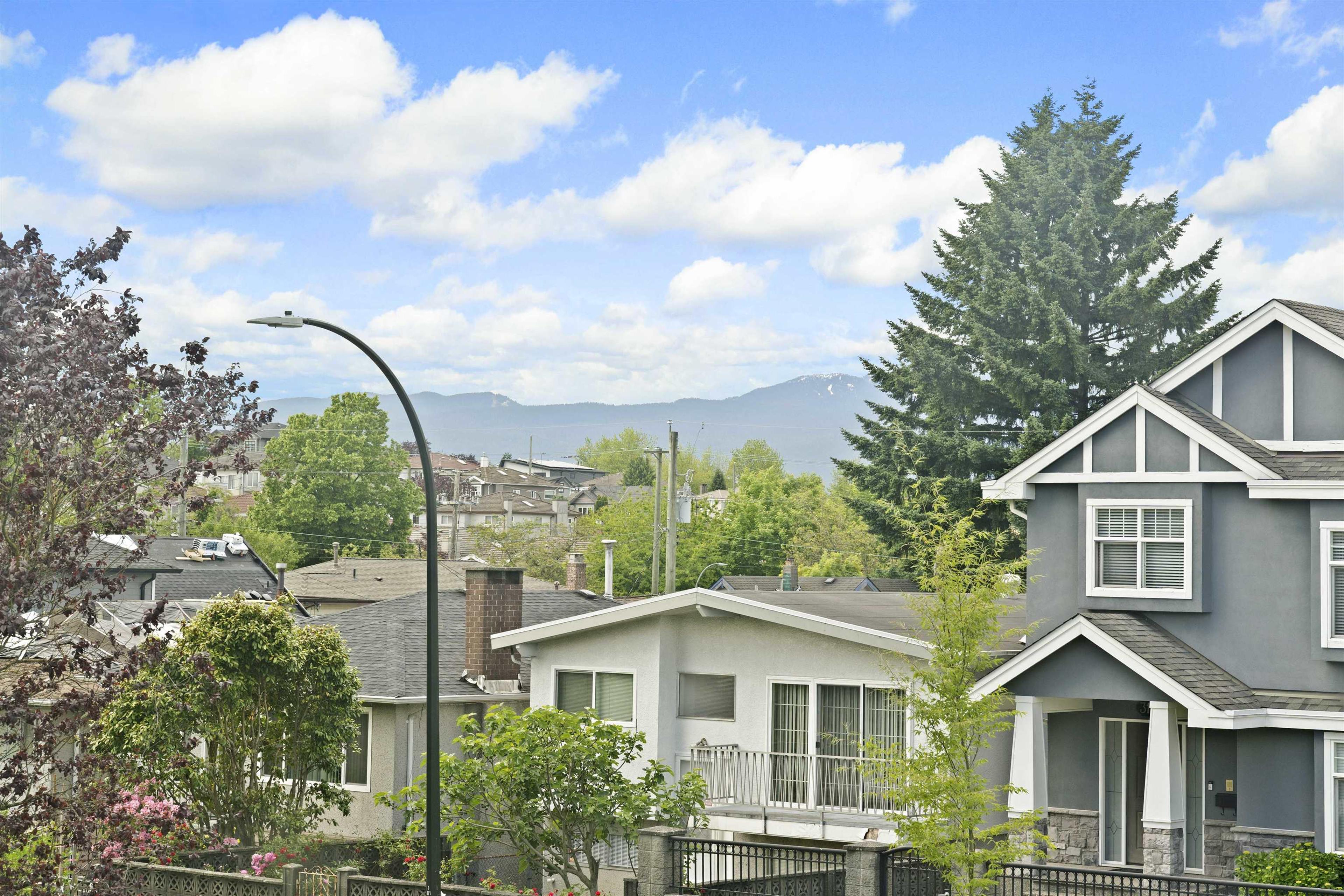 2124 Renfrew Street, Vancouver - Exteriors - Full Complex View - Photo 2