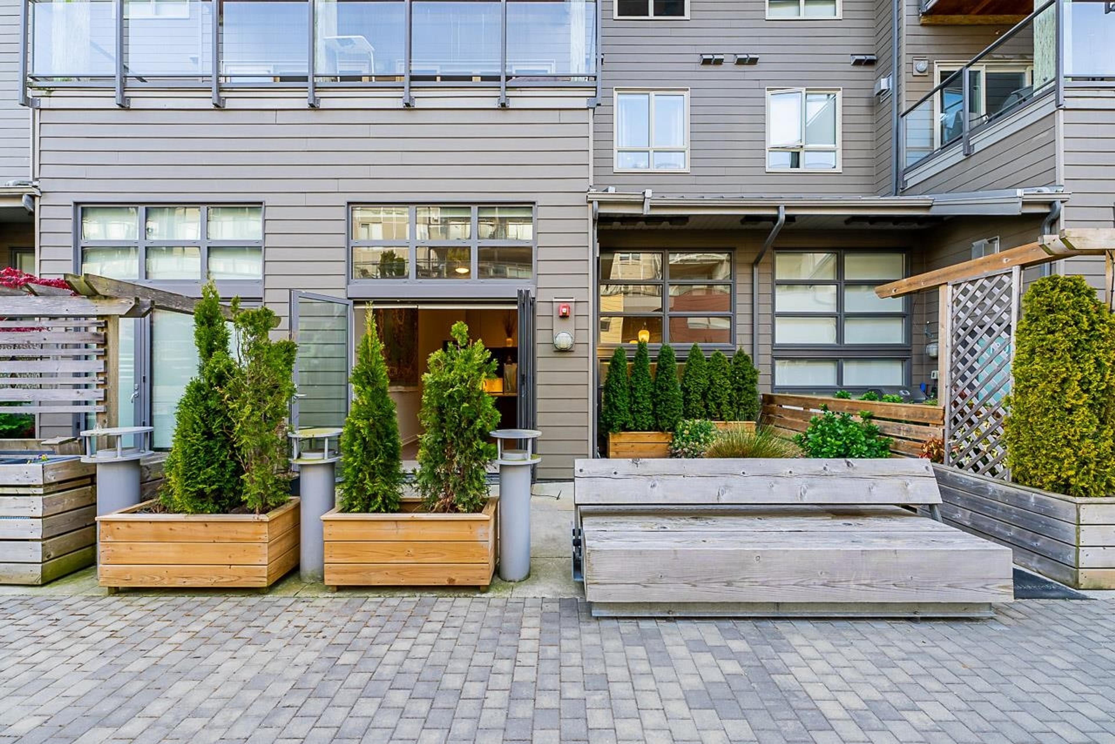 6168 London Road, Richmond - Exteriors - Photo 1