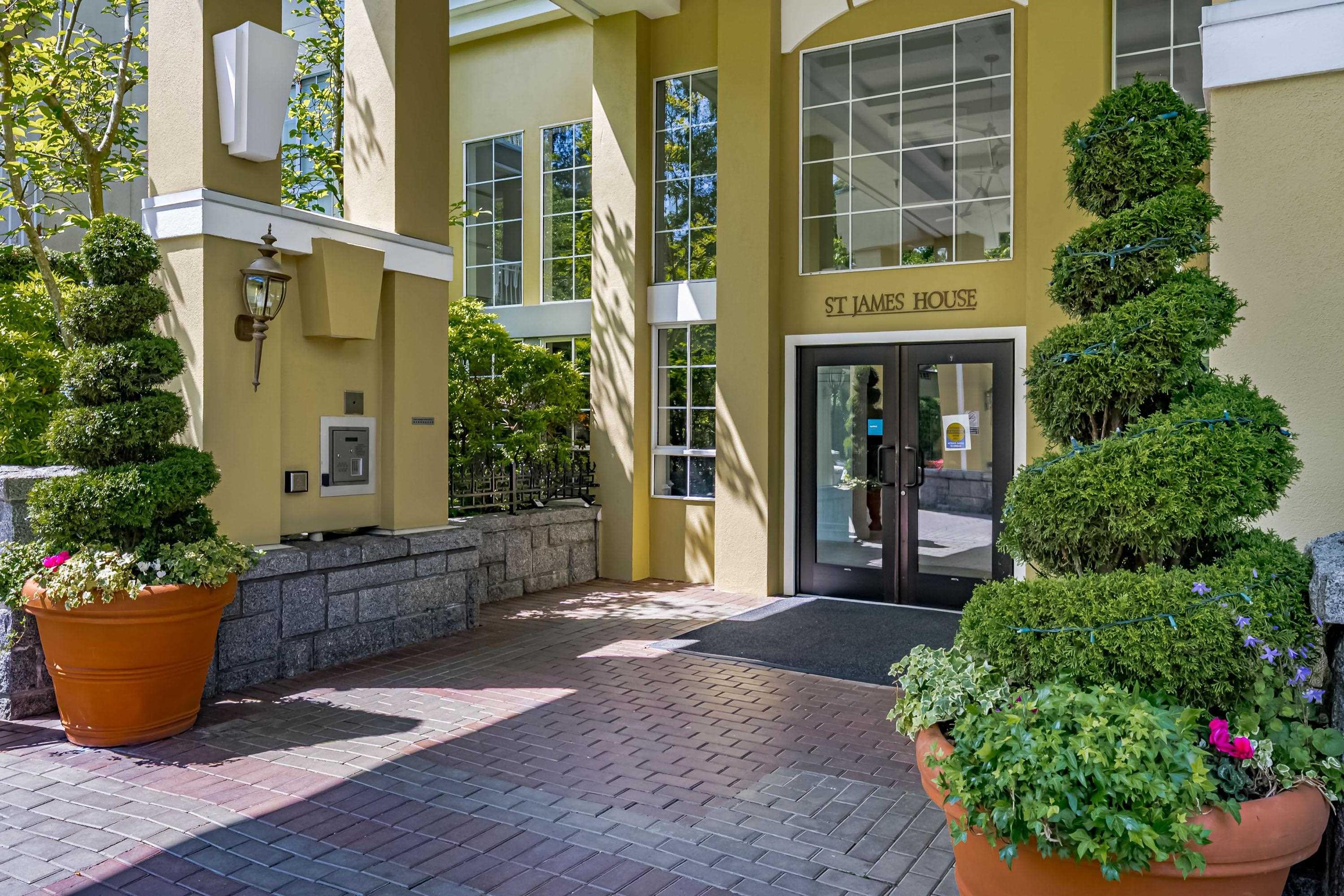 5835 Hampton Place, Vancouver - Exteriors - Photo 2