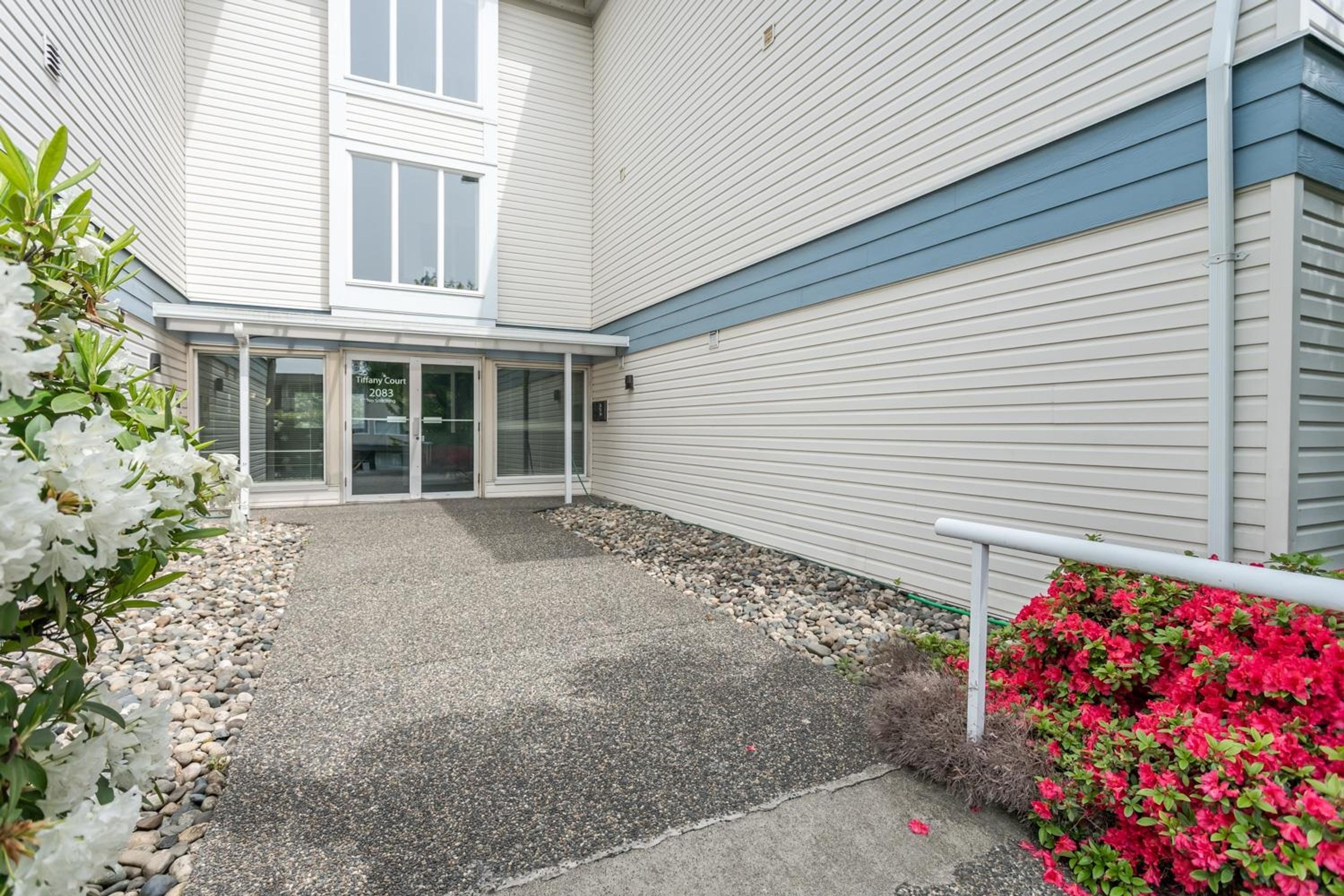 2083 Coquitlam Avenue, Port Coquitlam - Exteriors - Photo 4