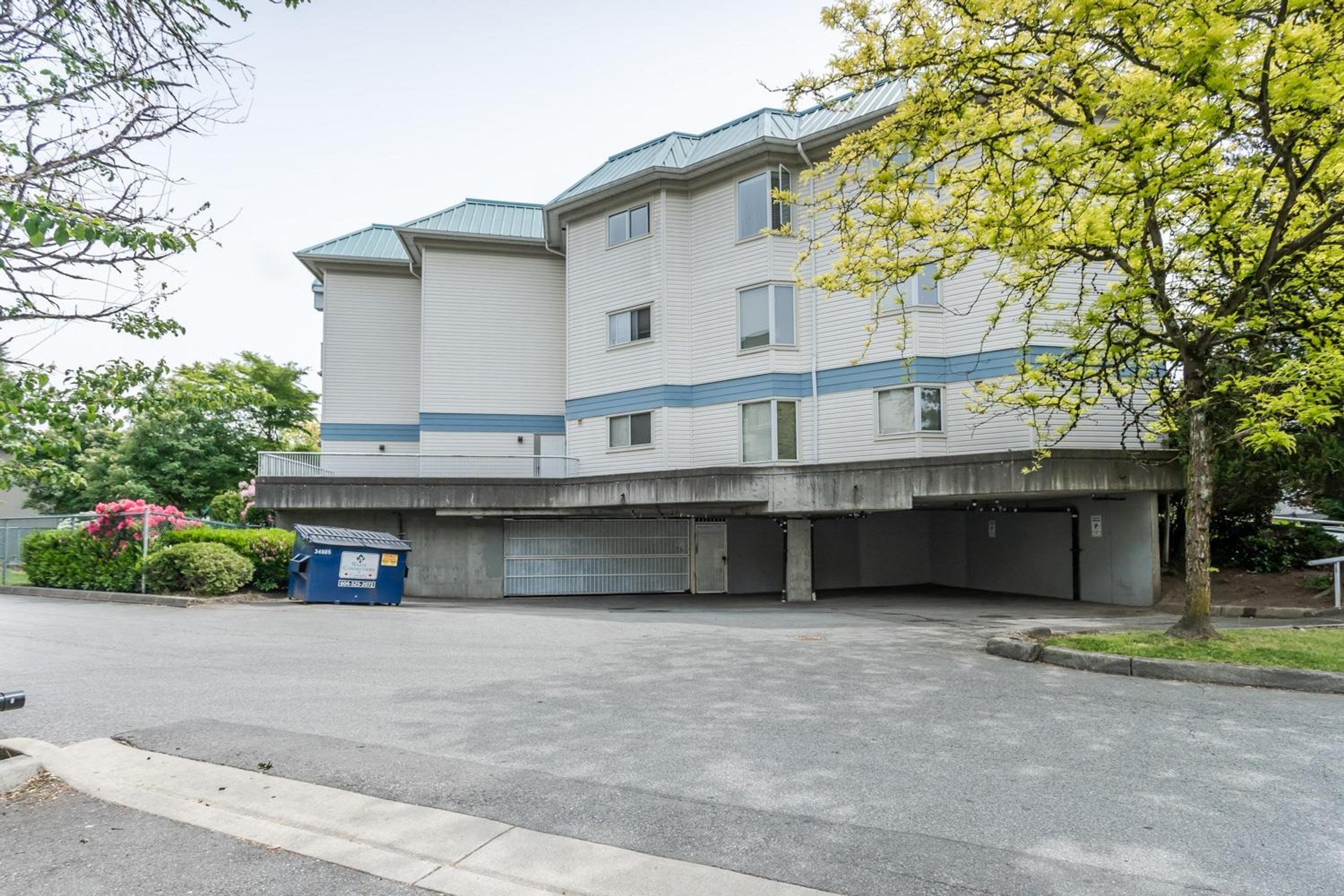 2083 Coquitlam Avenue, Port Coquitlam - Exteriors - Photo 5