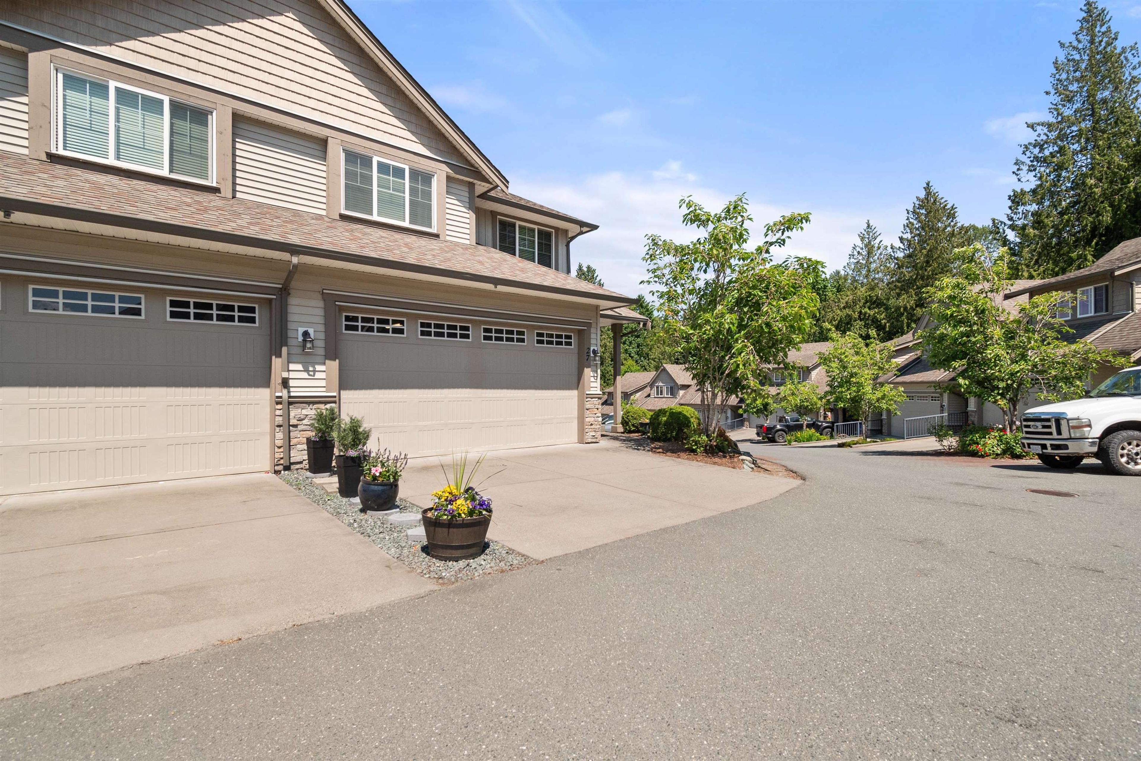 46791 Hudson Road, Chilliwack - Exteriors - Full Complex View - Photo 5