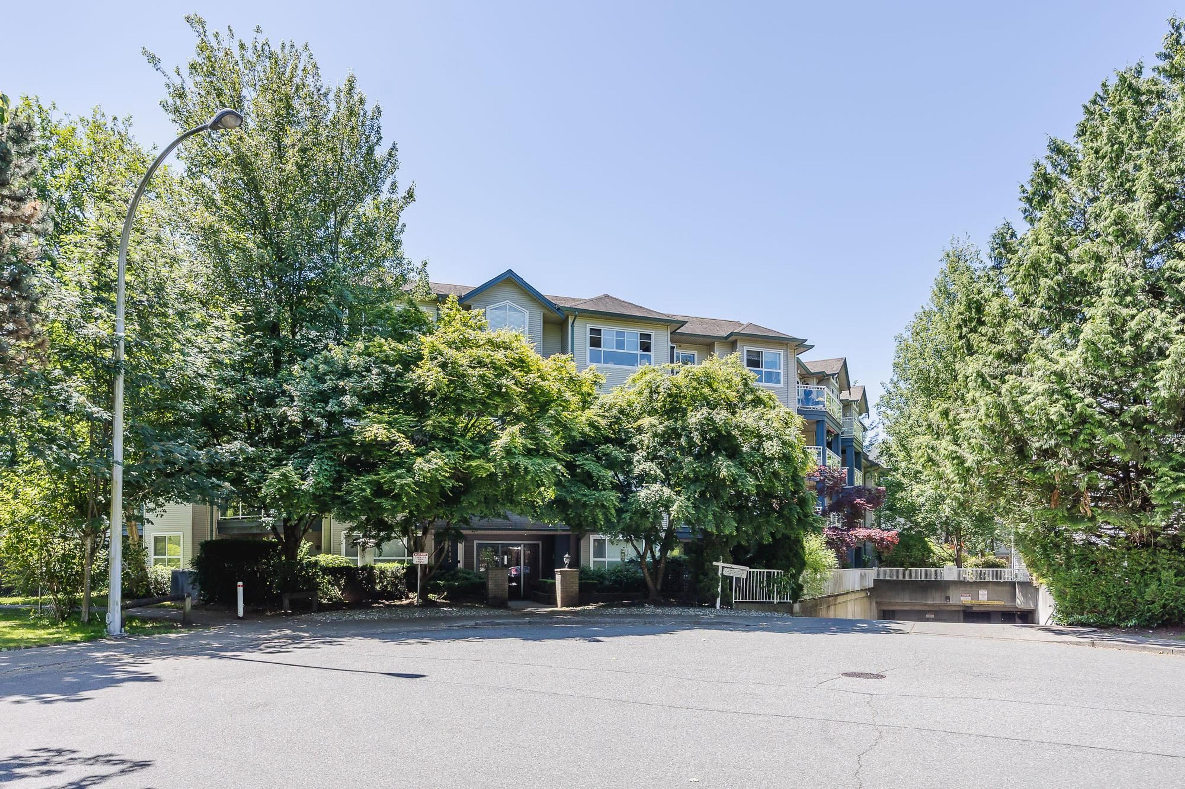 8115 121a Street, Surrey - Exteriors - Photo 2