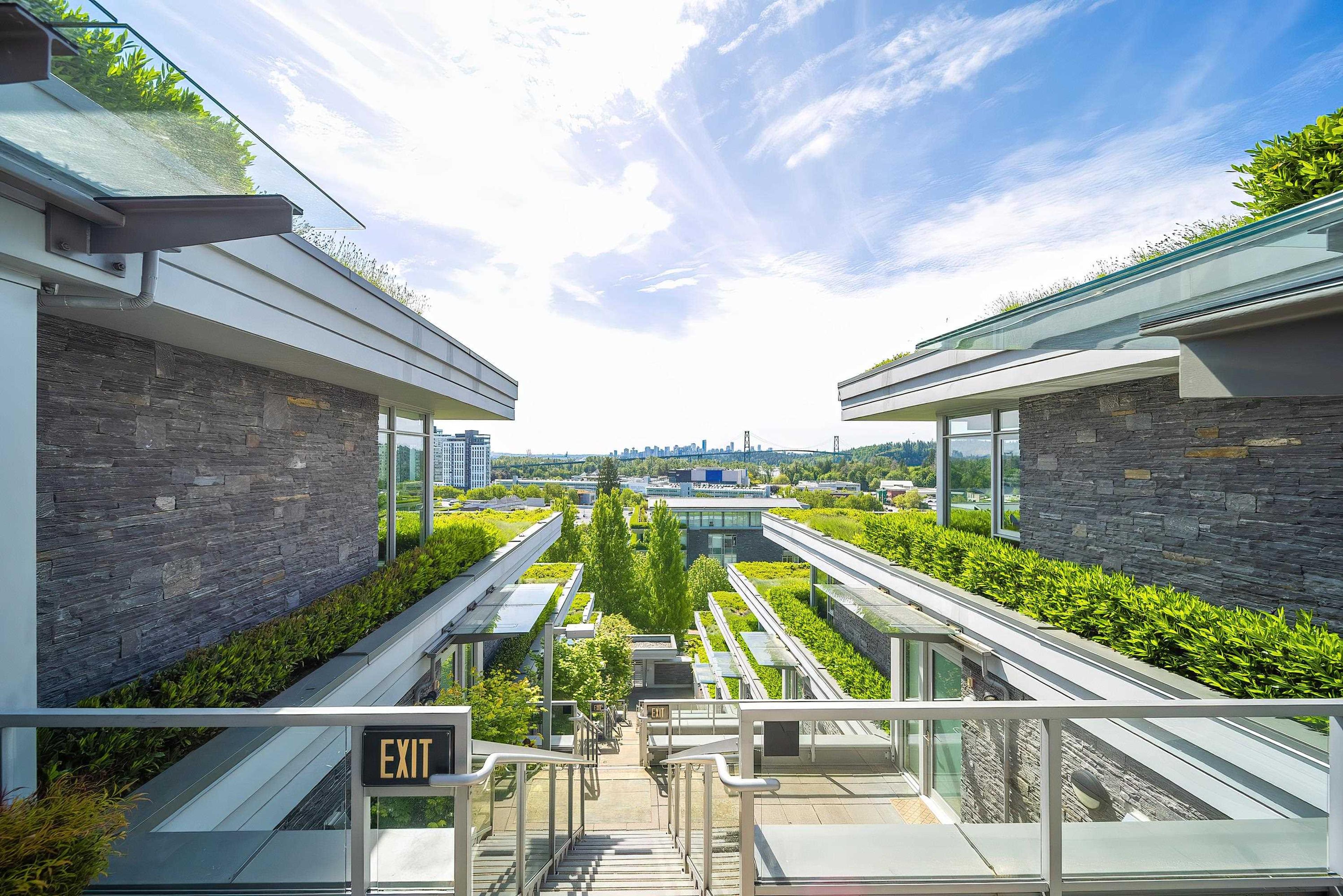 918 Keith Road, West Vancouver - Exteriors - Full Complex View - Photo 2