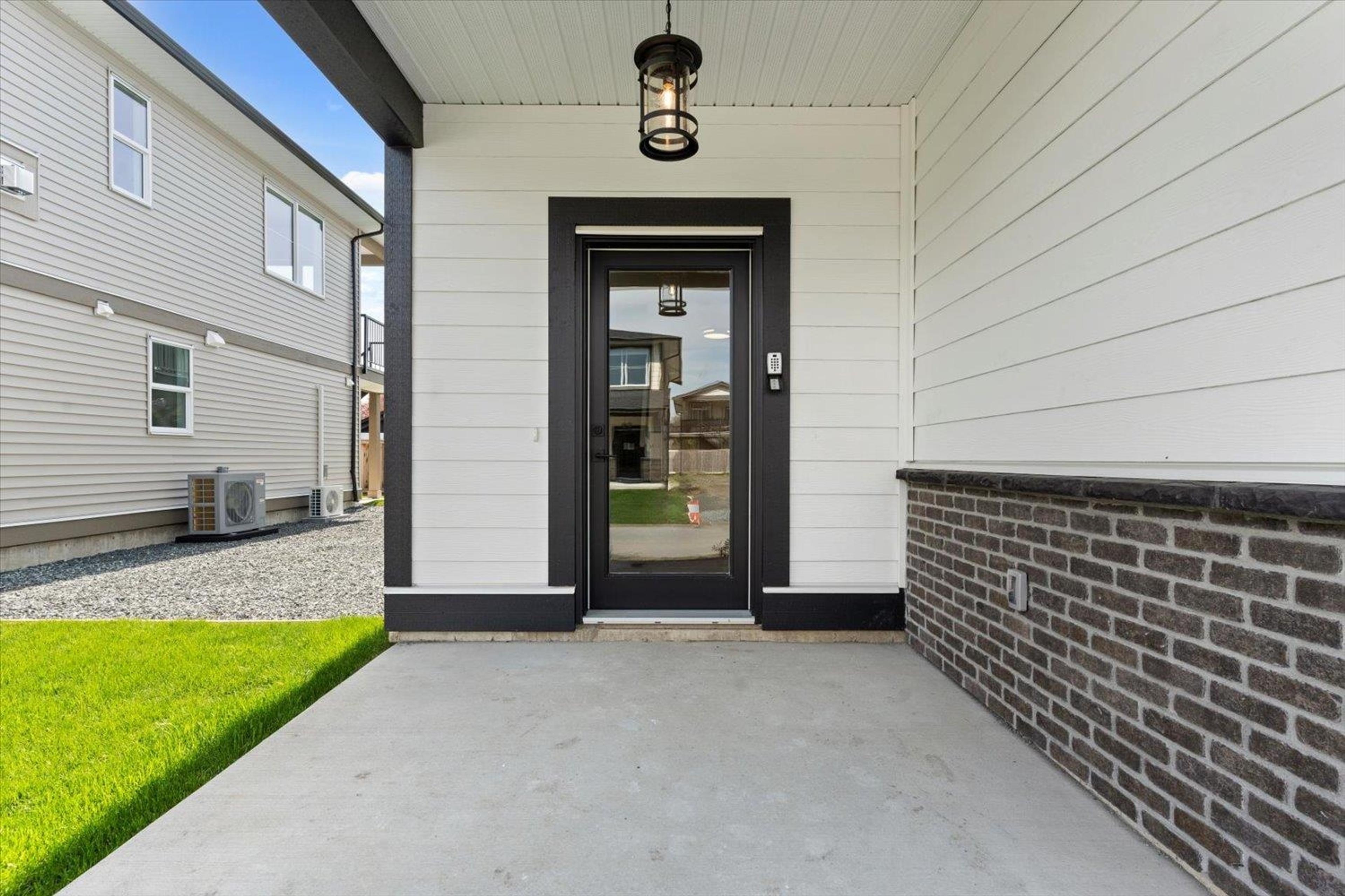 46058 Bonny Avenue, Chilliwack - Exteriors - Photo 5