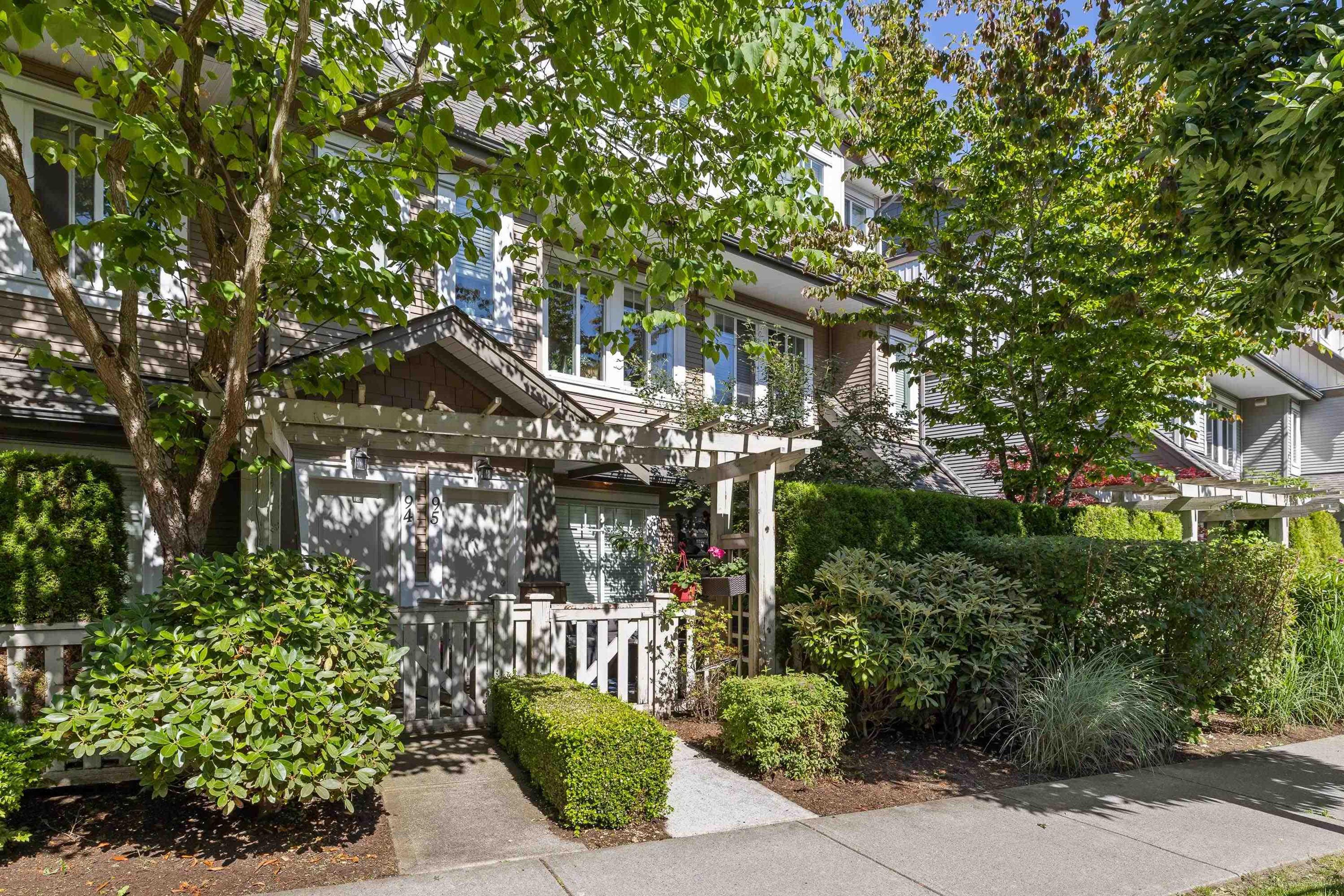 8251 209b Street, Langley - Exteriors - Photo 2